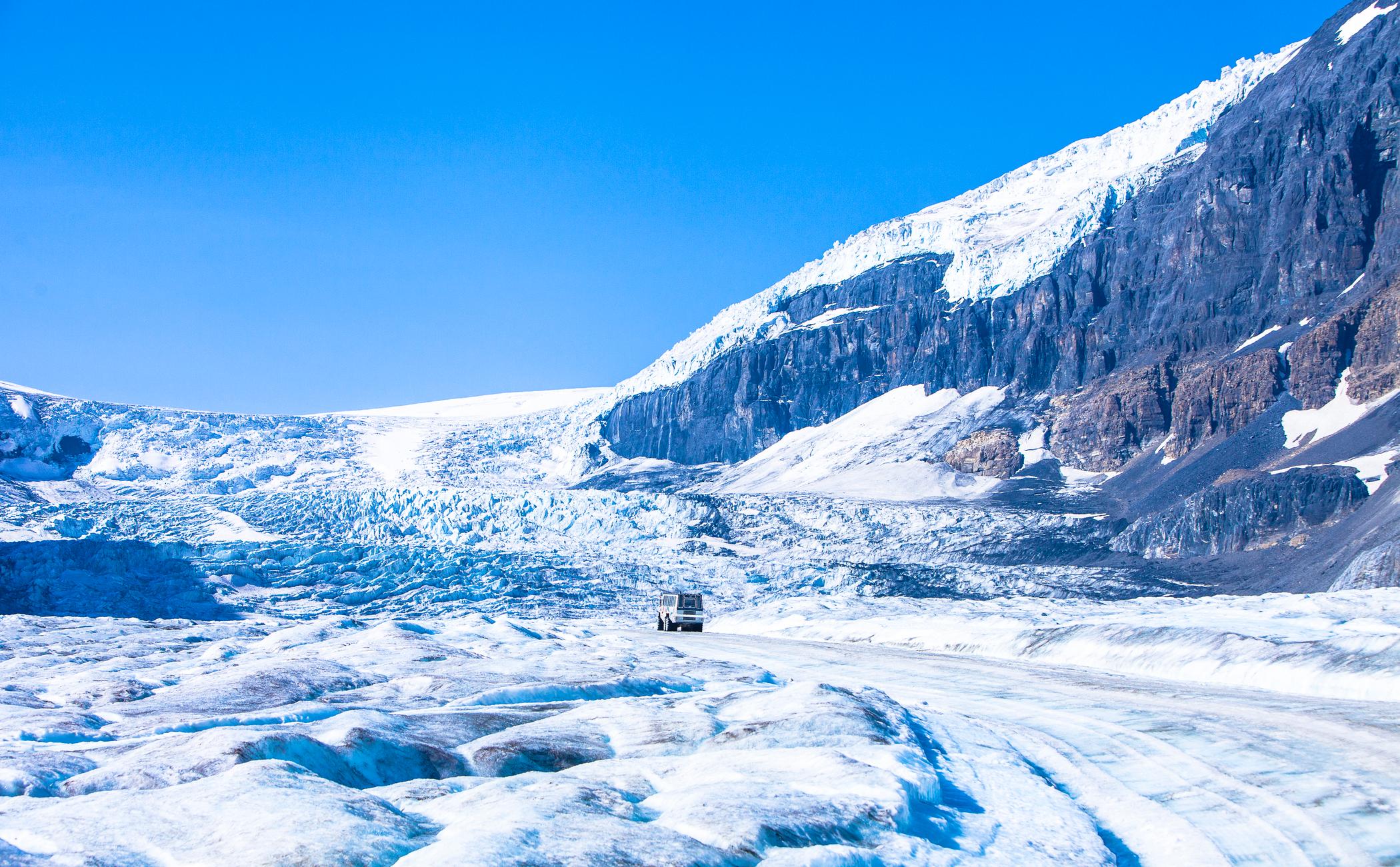 Columbia Icefield & Glacier Skywalk Full-Day Tour