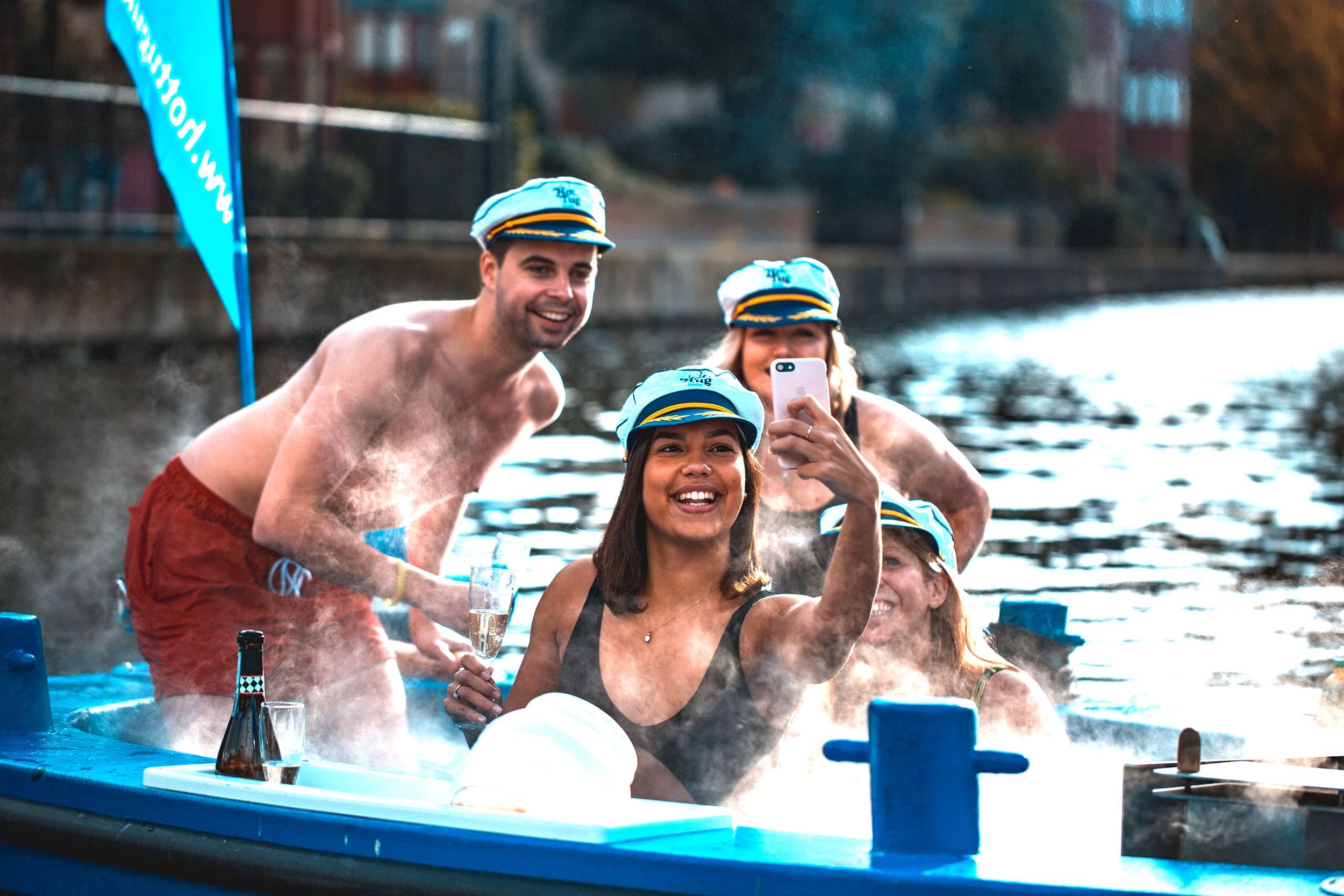 Hot tub boat in the London Docklands — image 2