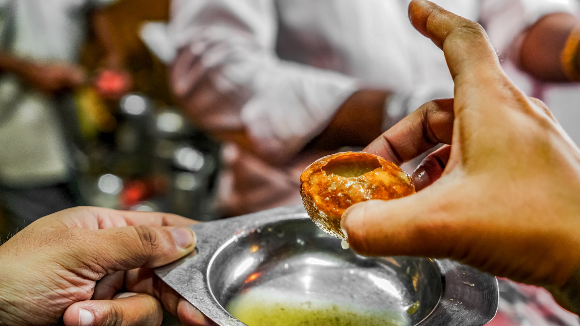 Mumbai Bombay Express: Ultimate 15-Dish Food Safari