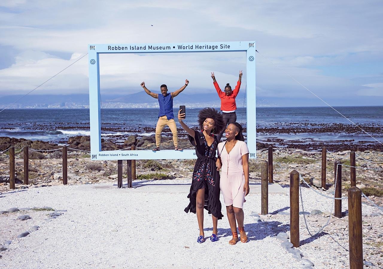 Cape Town Iconic Duo: Robben Island & Table Mountain with Hotel Transfers