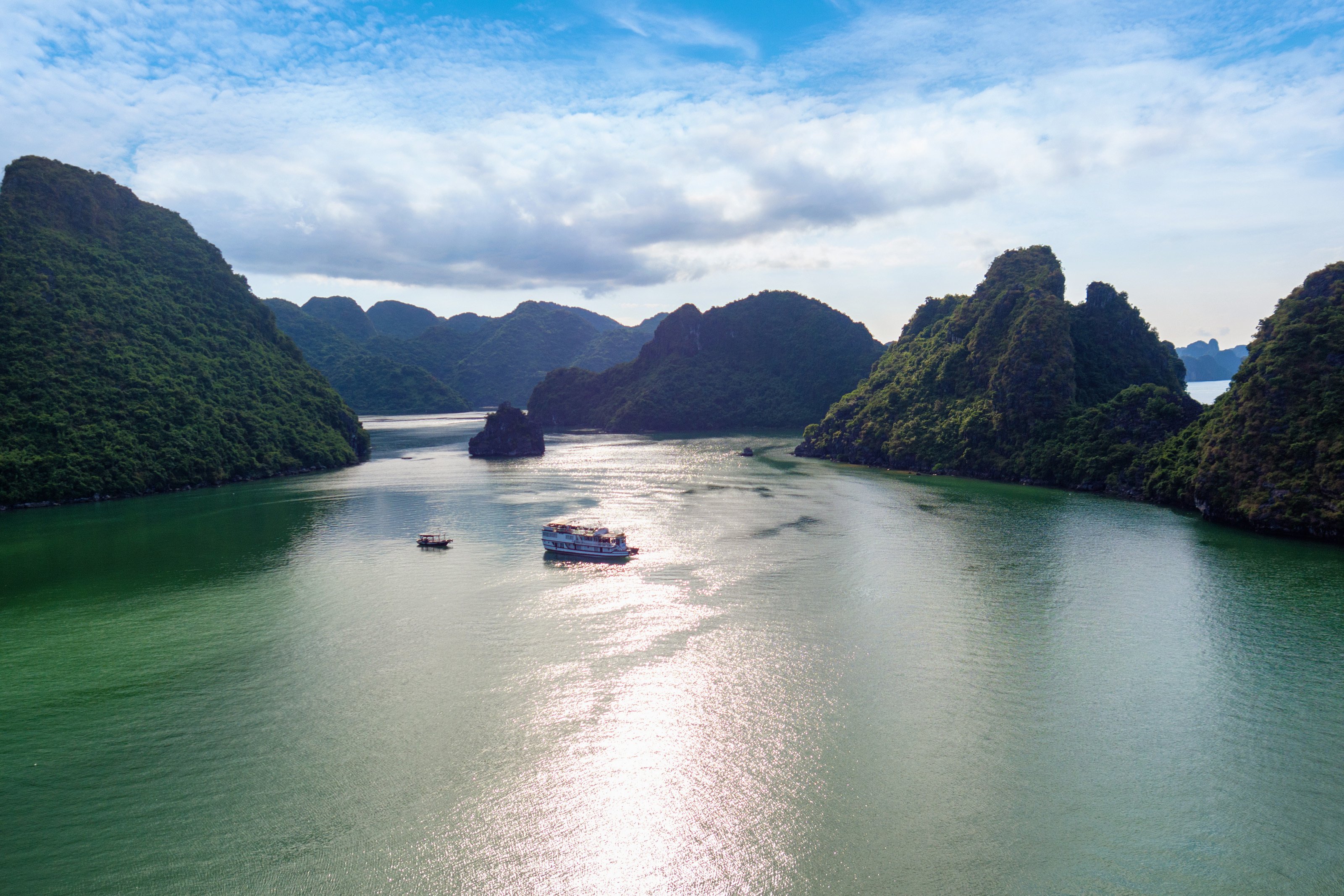 Ha Long & Bai Tu Long Bay 2-Day Overnight Cruise from Hanoi