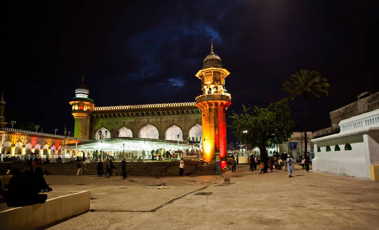 Hyderabad Twilight Walk & Hussain Sagar Lake Boat Cruise