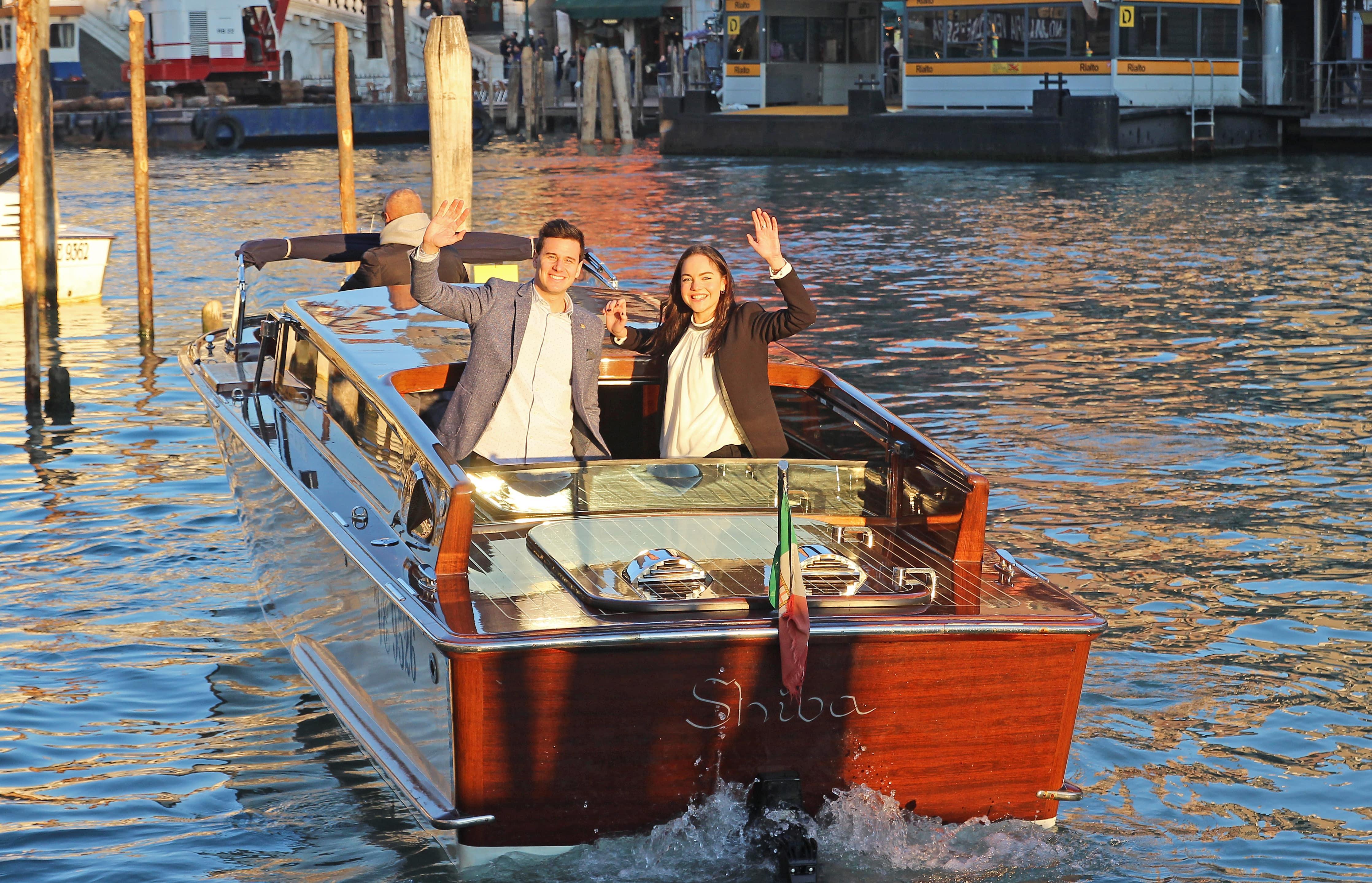 Private Minivan & Water Taxi Transfer: Venice Airport to Hotel
