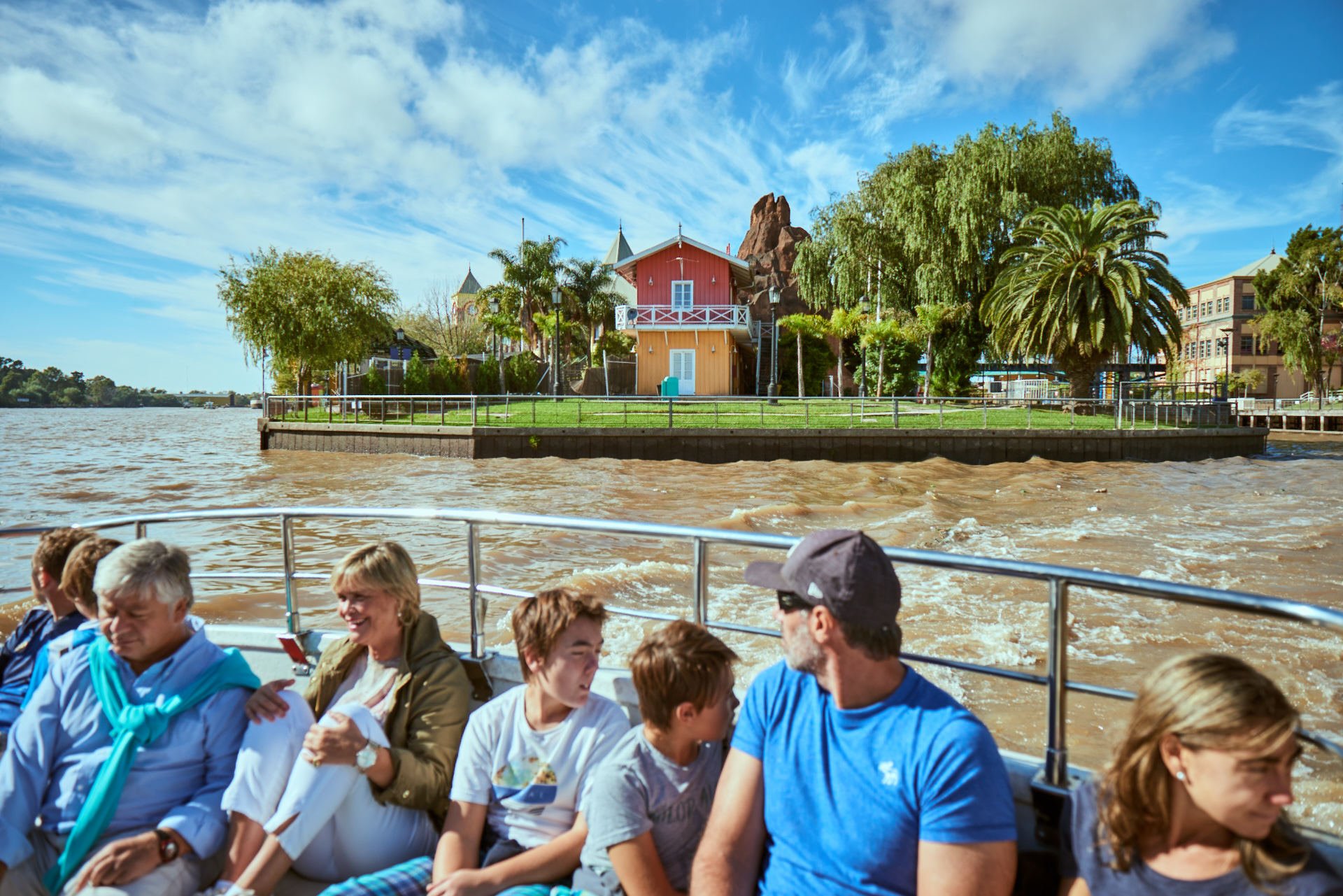 Tigre Delta & Puerto de Frutos Day Tour from Buenos Aires