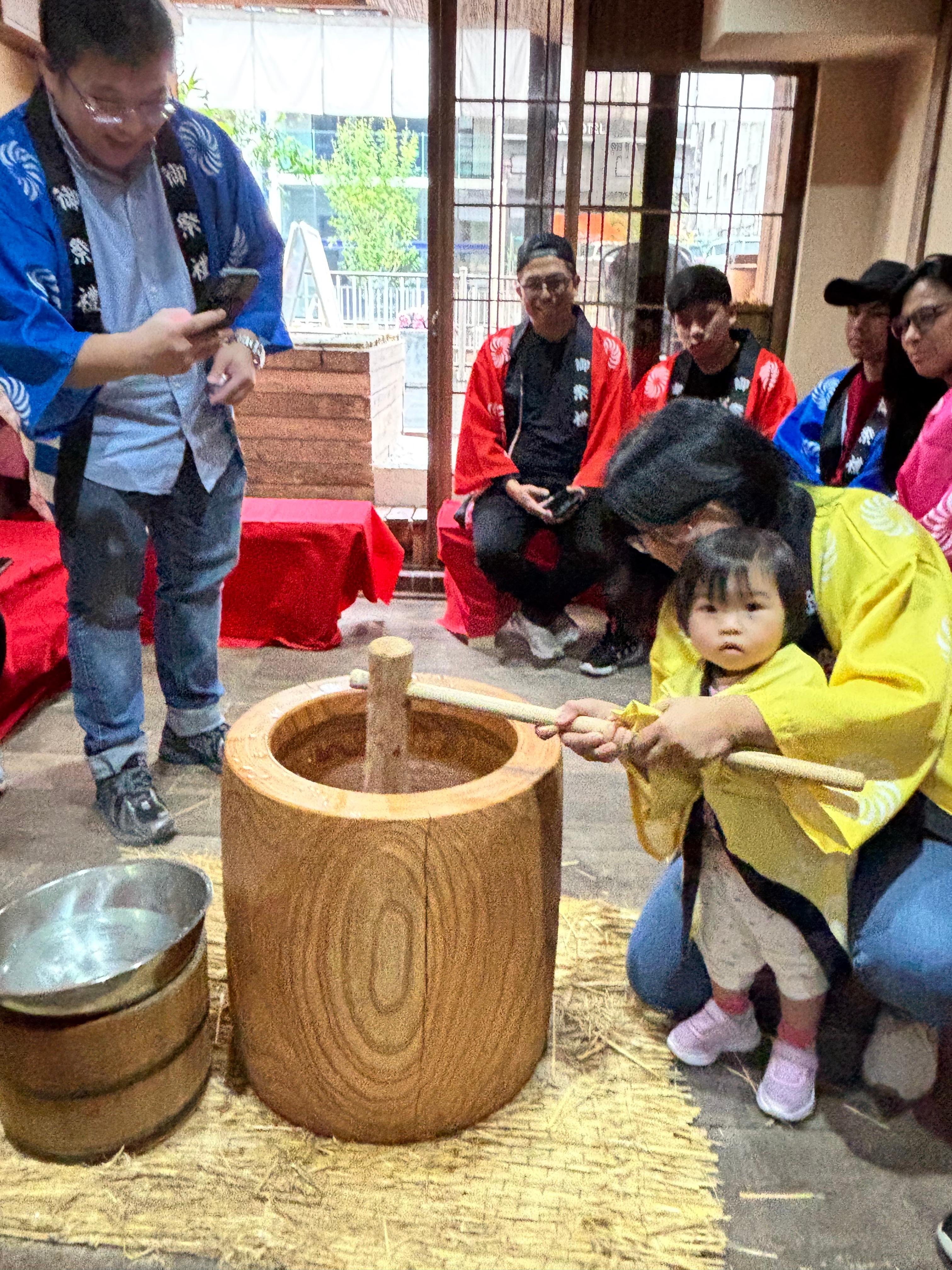Osaka Traditional Mochi Pounding Workshop & Tasting