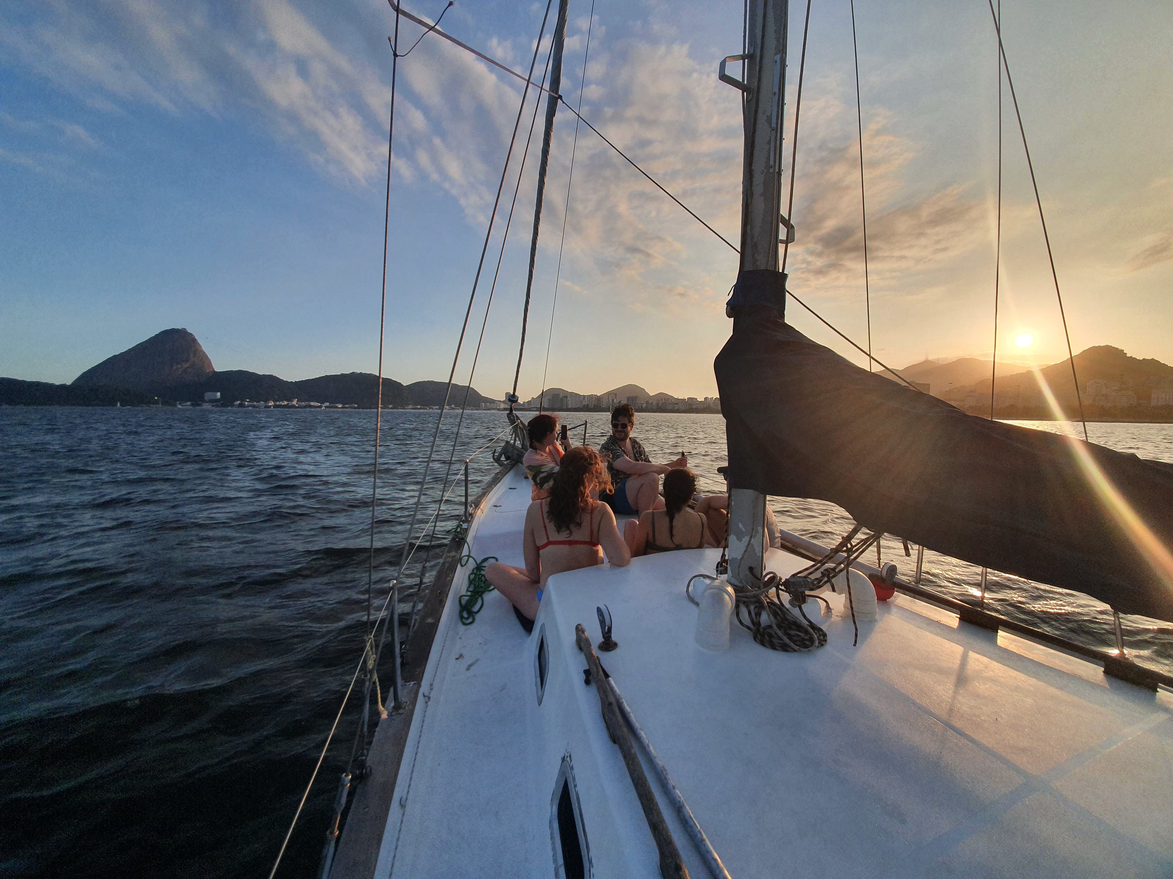 Rio de Janeiro: Sailboat Cruise with Brunch or Sunset & Drinks