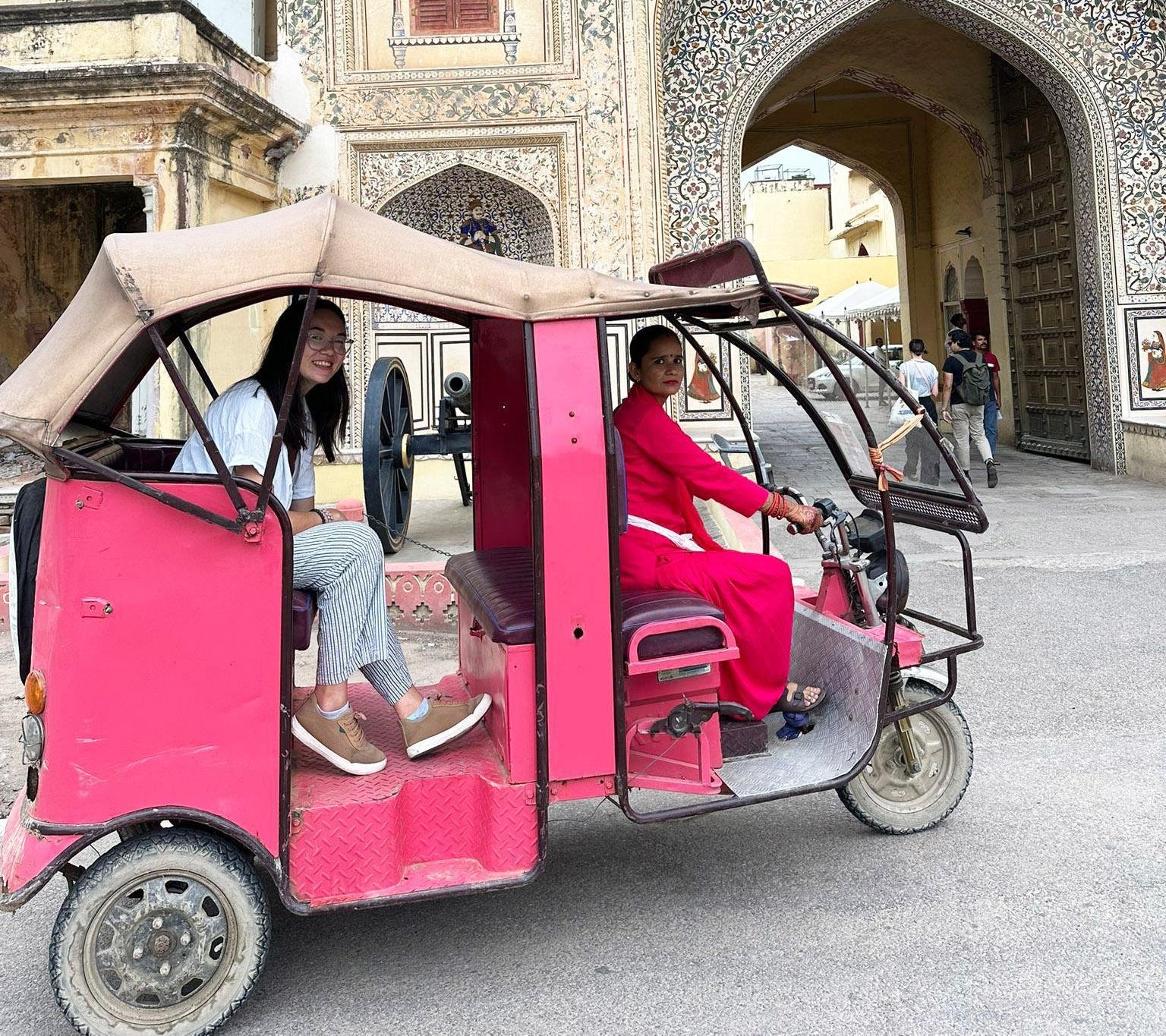 Jaipur Private City Tour by Women-Driven E-Rickshaw