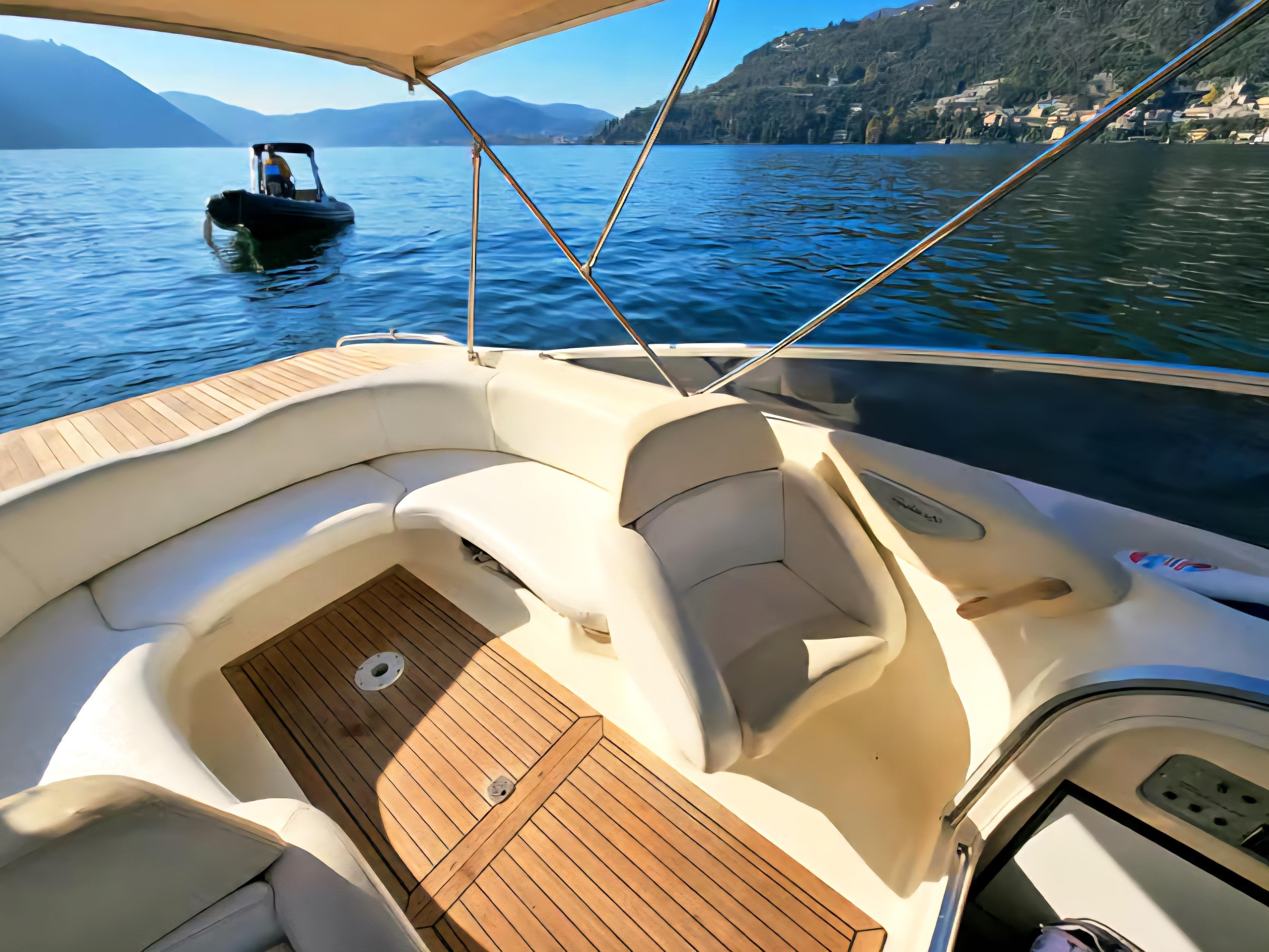 Lake Como: Private Boat Tour with Prosecco Aperitif