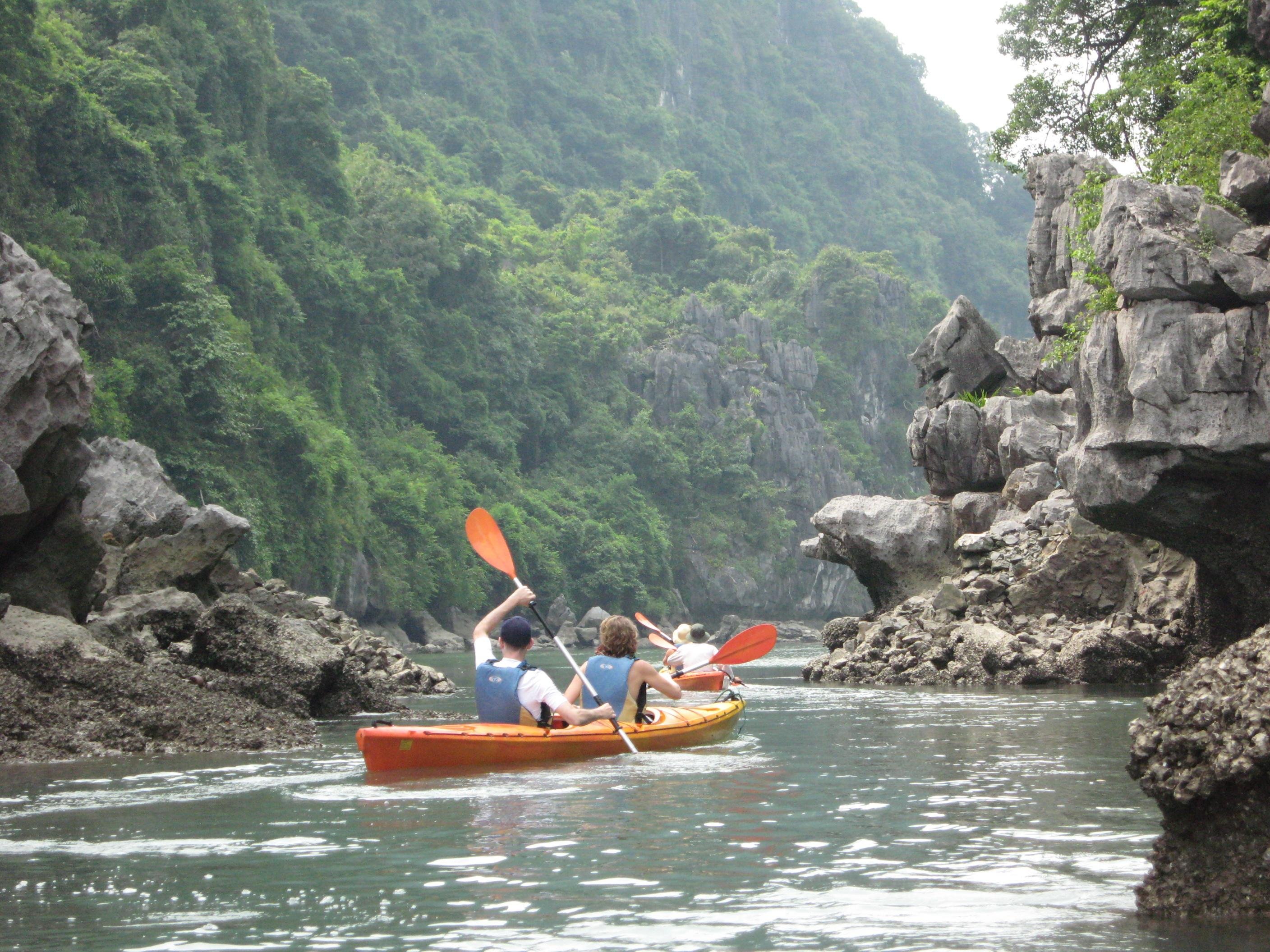 Ha Long & Bai Tu Long Bay 2-Day Overnight Cruise from Hanoi