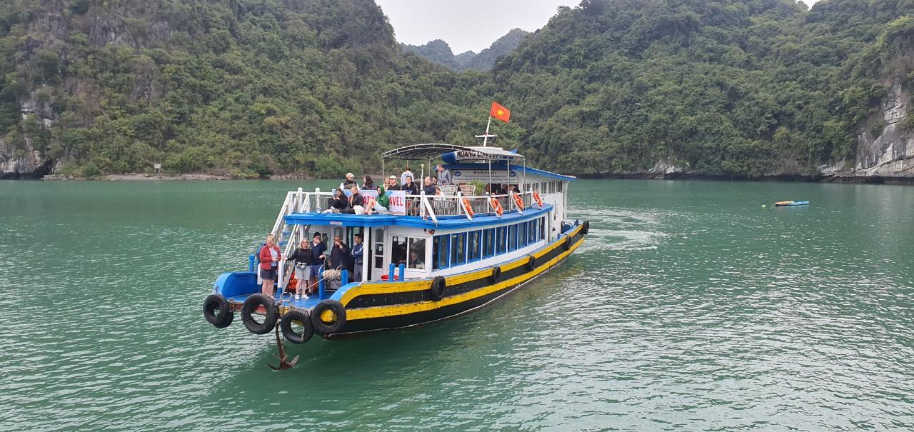 Cat Ba Island: Full-Day Lan Ha & Ha Long Bay Cruise