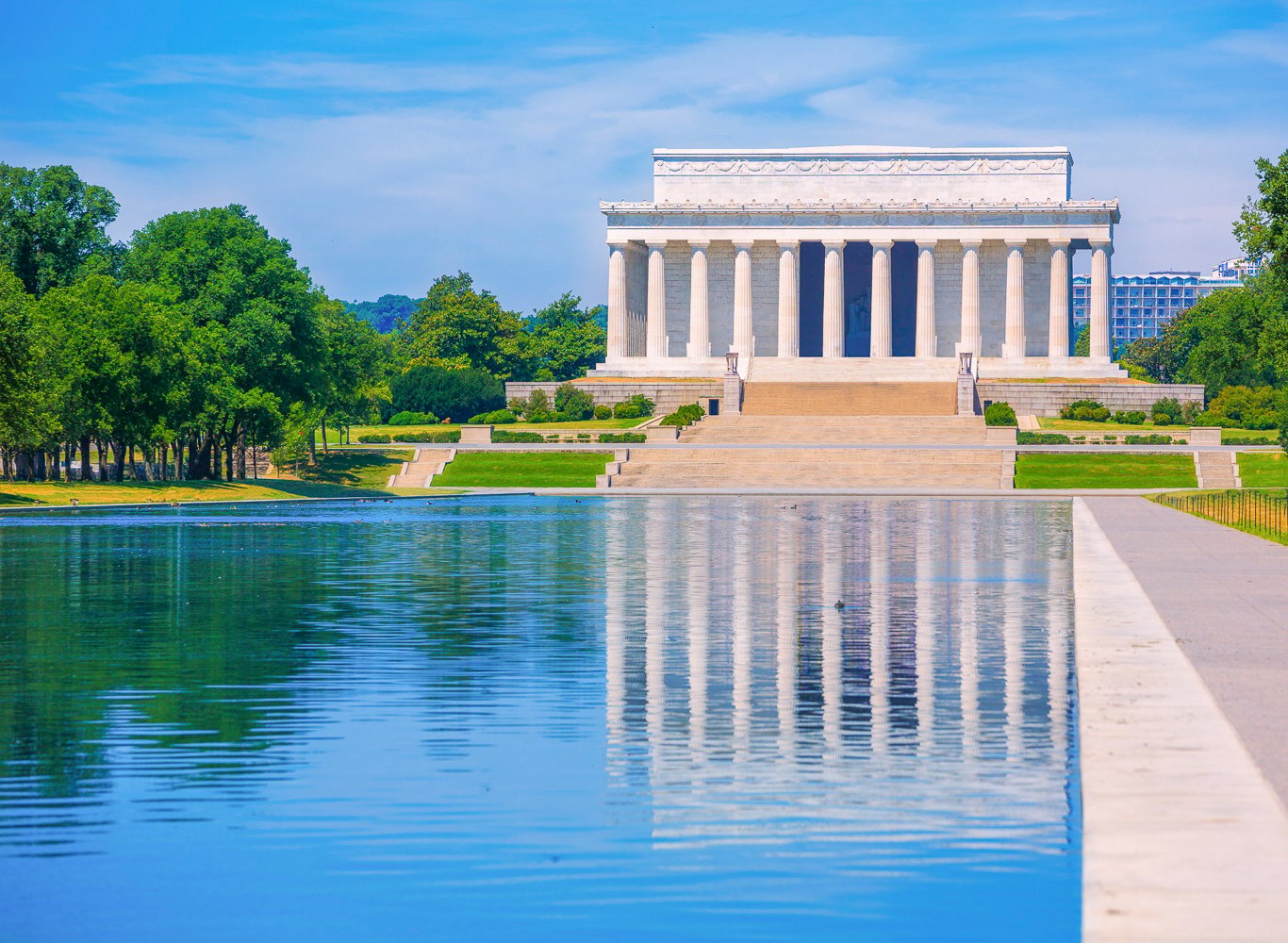 Washington DC Full-Day Monuments Tour with Seasonal Potomac River Cruise