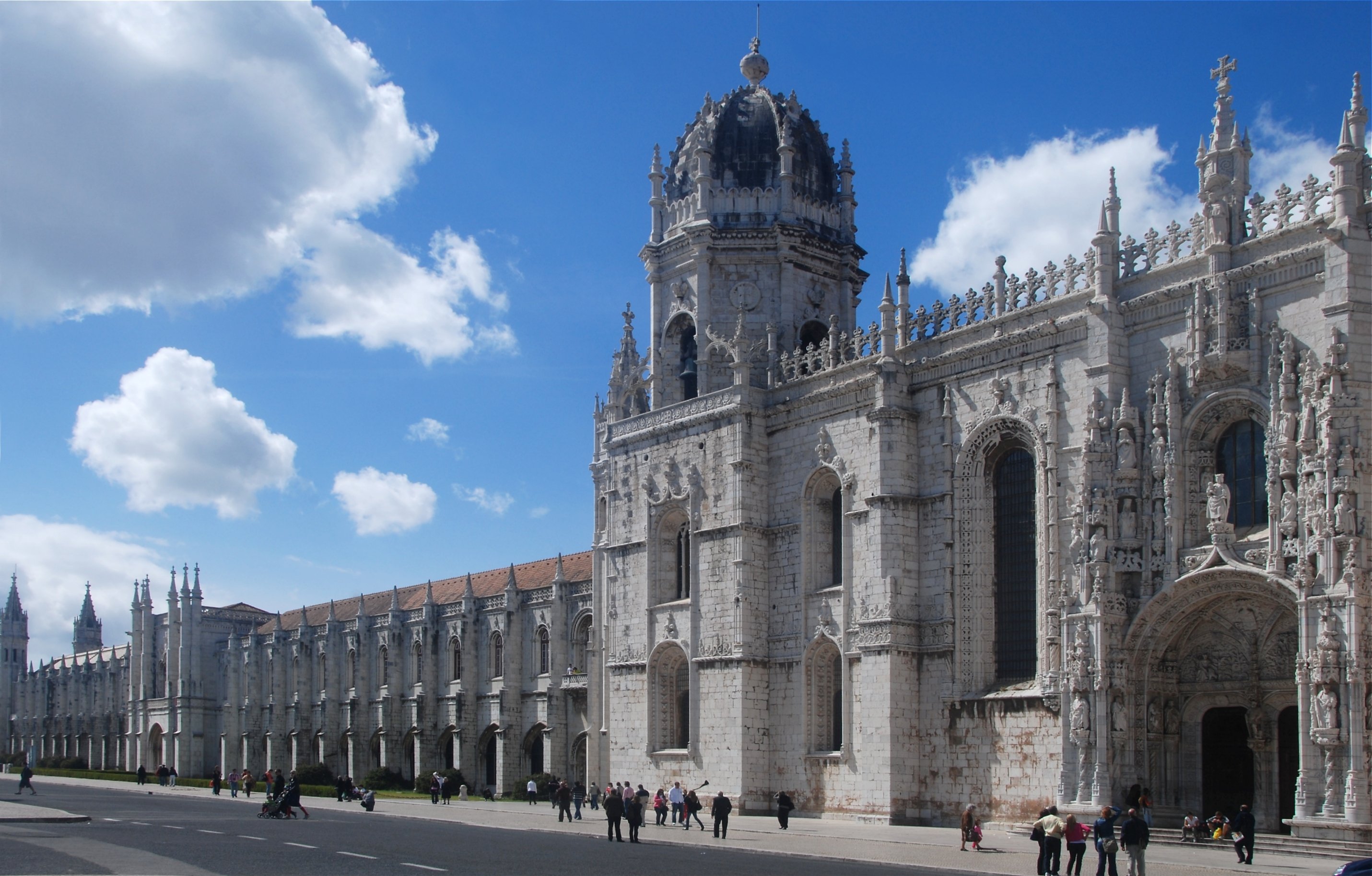 Lisbon Private Tuk-Tuk Tour with Hotel Pickup