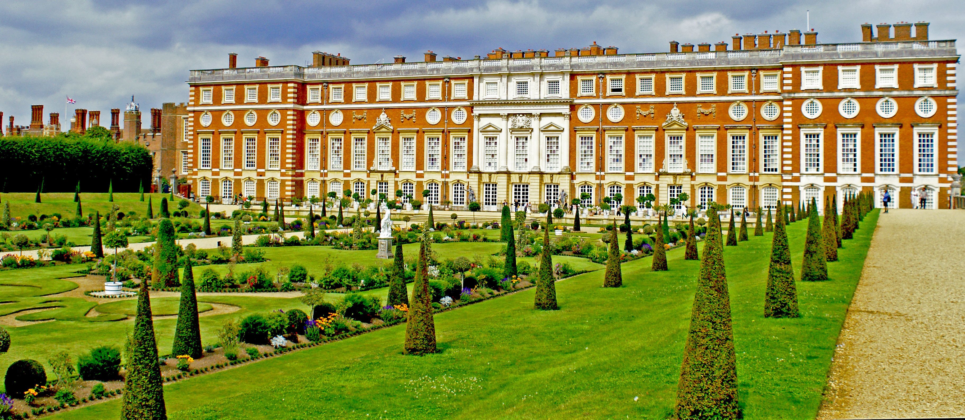 Windsor Castle and Hampton Court Palace day tour from London