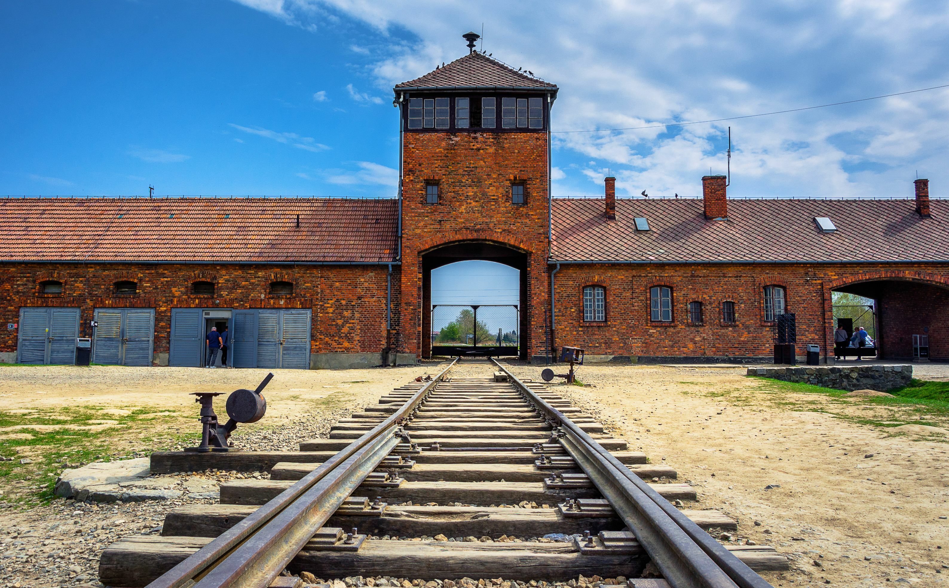 Krakow: Auschwitz Guided Tour with Optional Hotel Pickup - 2026 (Verified Reviews)
