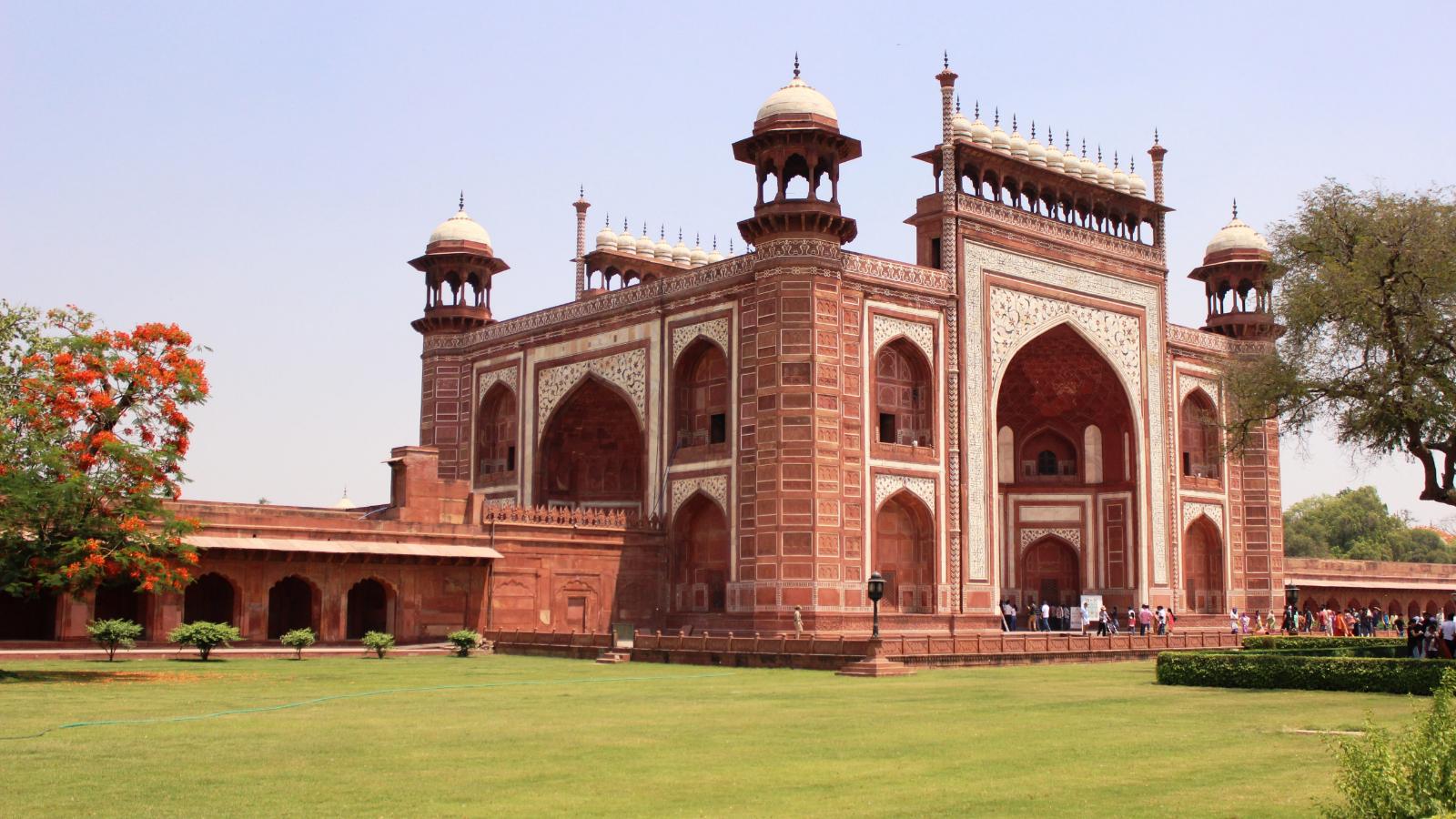 Delhi to Taj Mahal & Agra Fort: Express Train Day Tour
