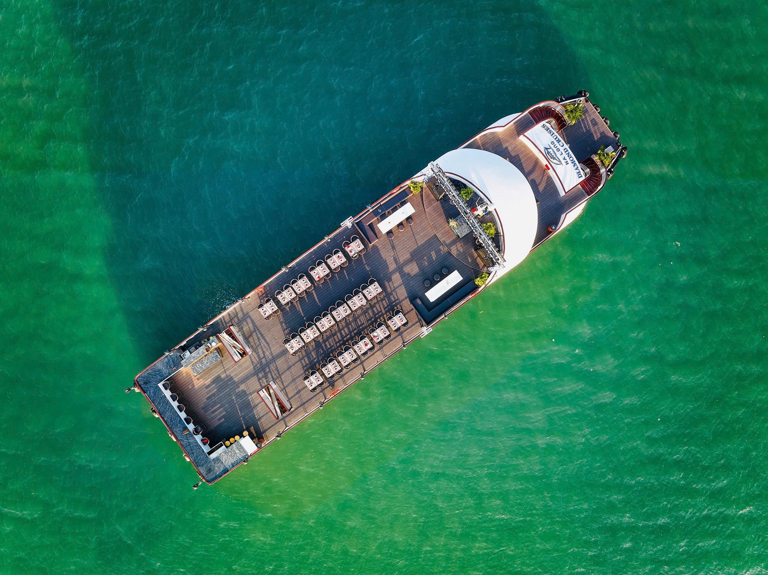 Ha Long Bay Full-Day Luxury Cruise from Hanoi