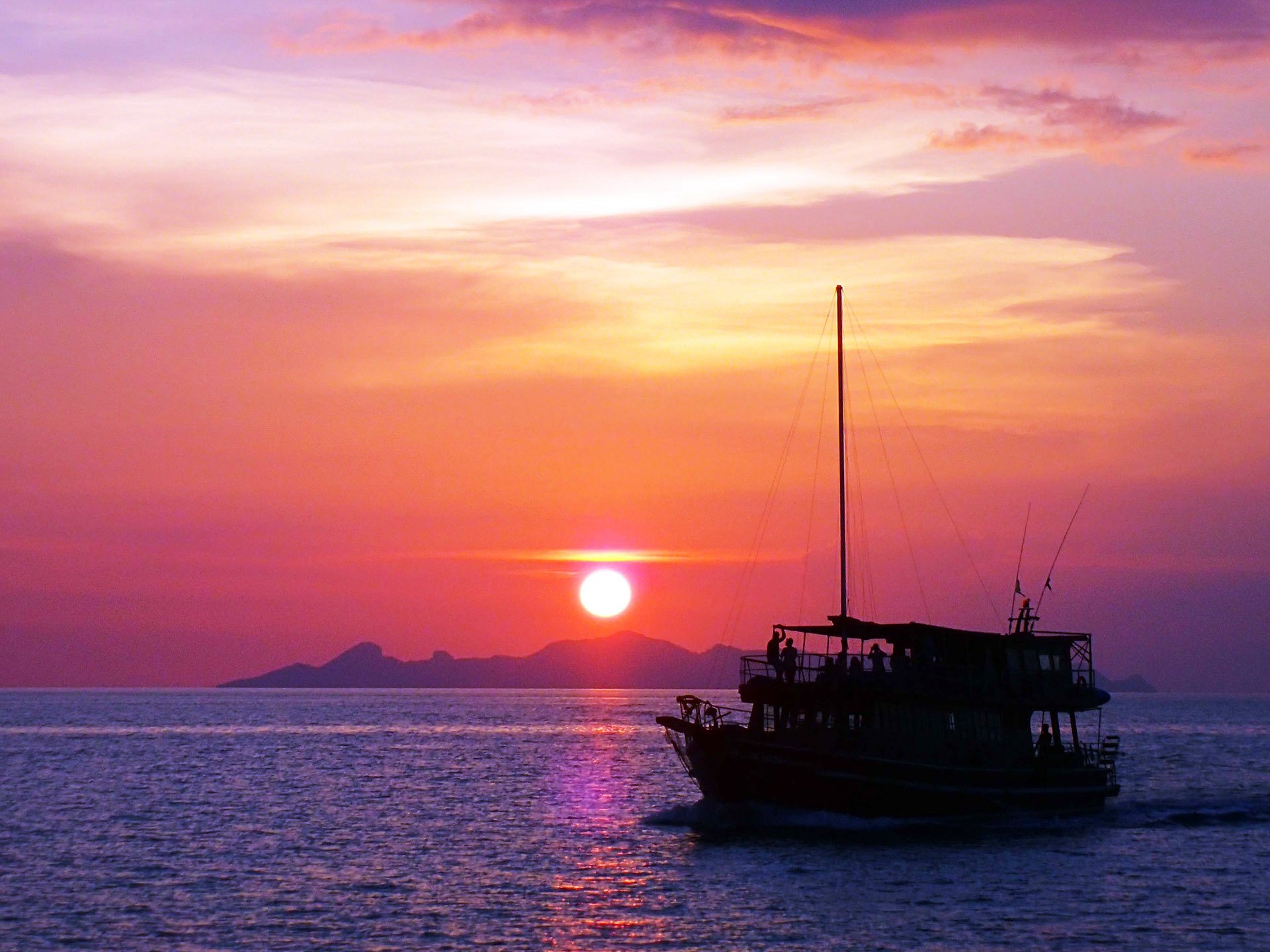 Ang Thong Marine Park Semi-Private Yacht Cruise from Koh Samui