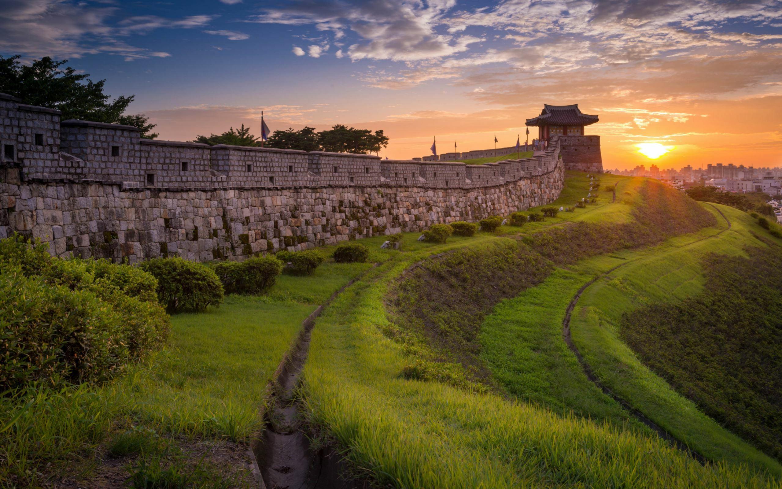 From Seoul: Suwon Hwaseong Fortress Night Tour