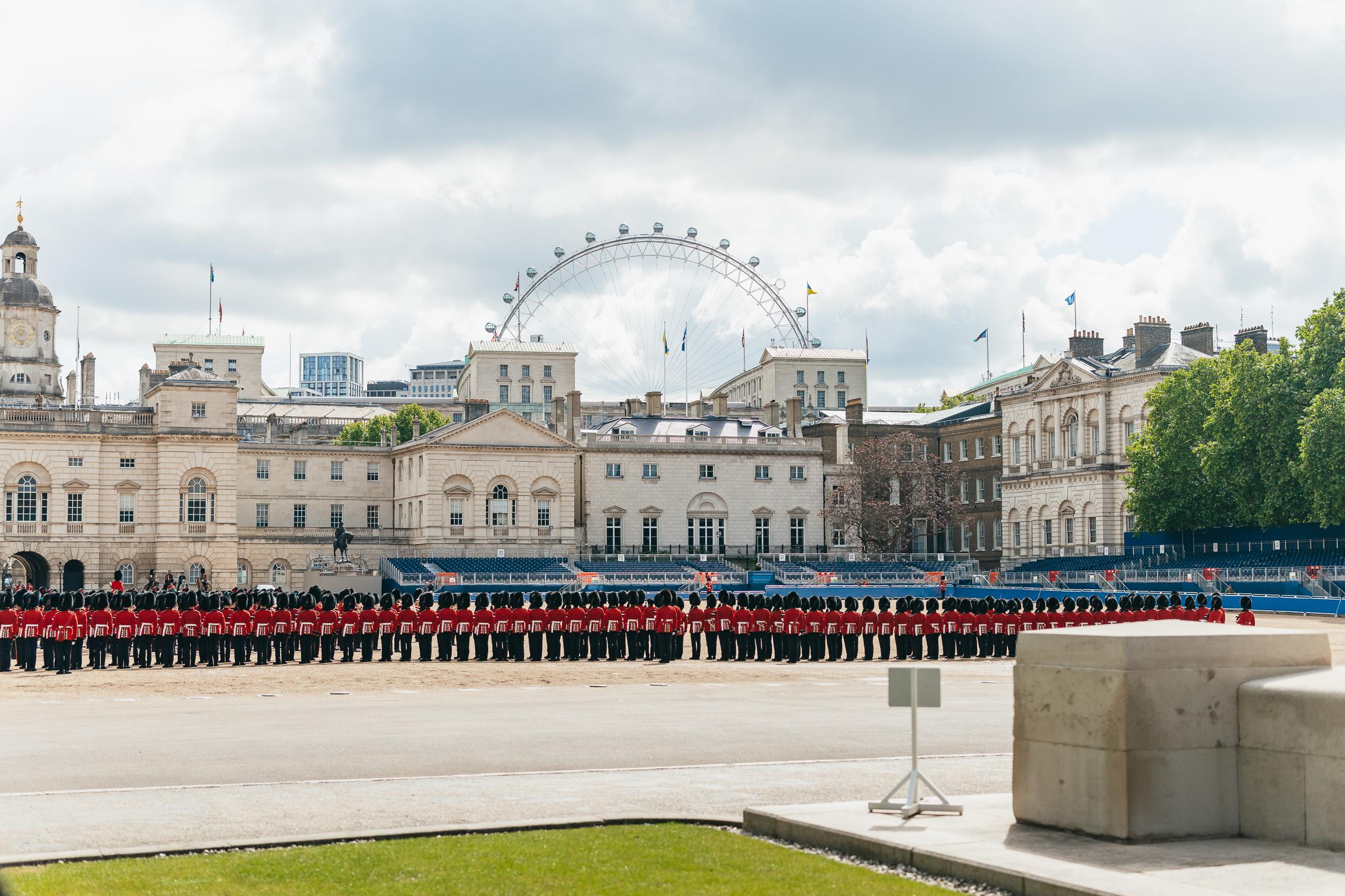 London: Changing of The Guard Tour with Expert Guide - Buckingham Palace tour and royal London scenery