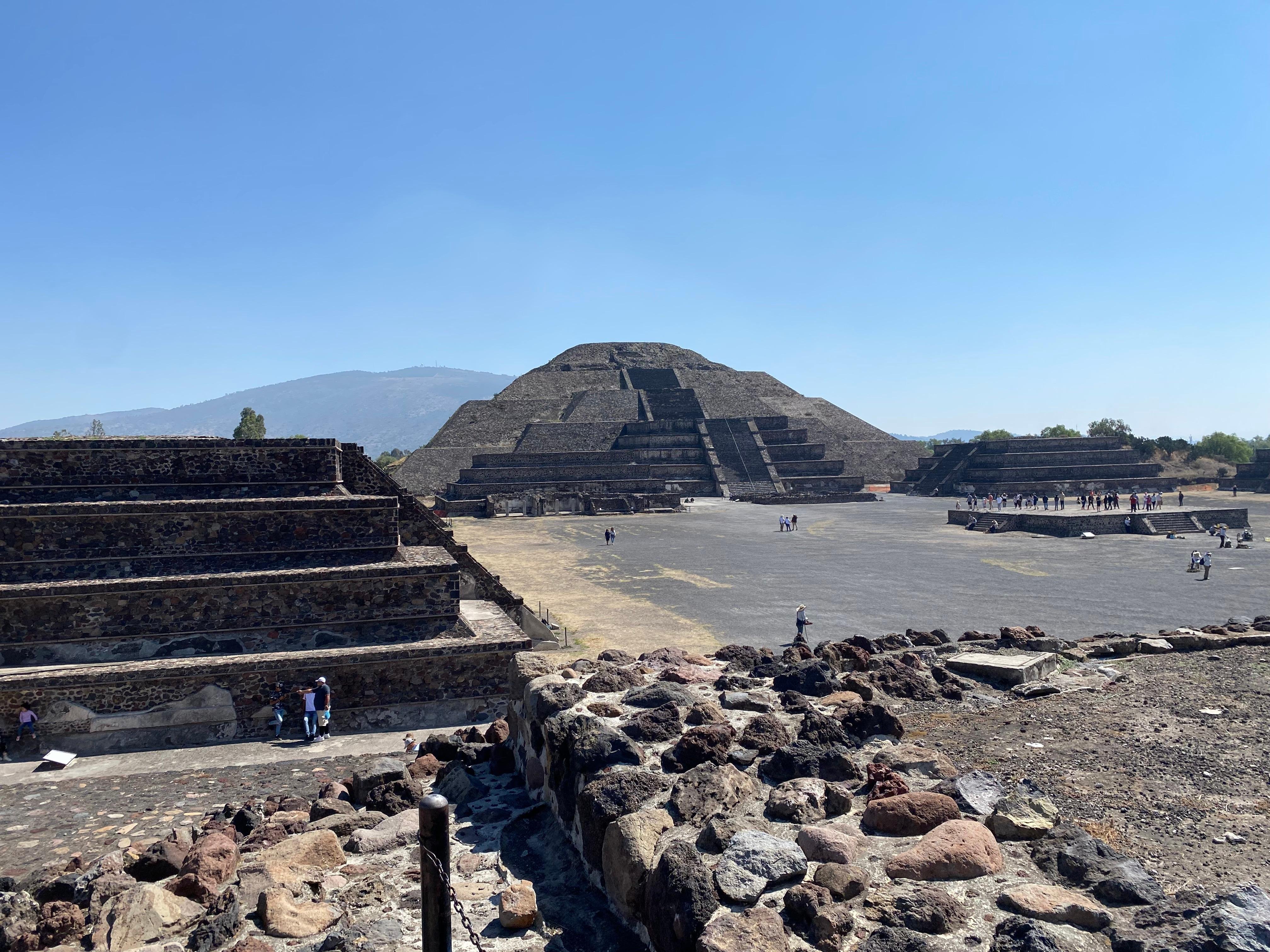 Private Teotihuacan Pyramids & Palaces Tour from Mexico City