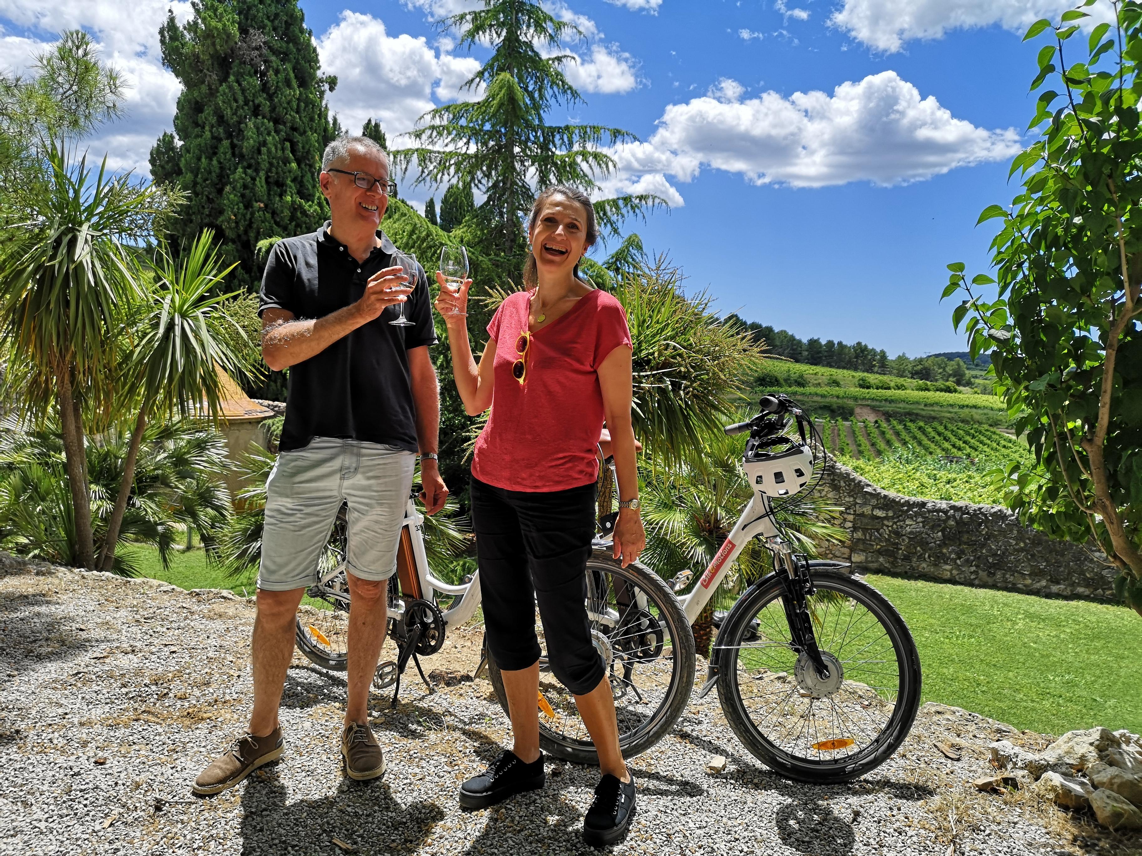 Penedès/BCN: Self-Guided eBike Tour with guided Winery Visit