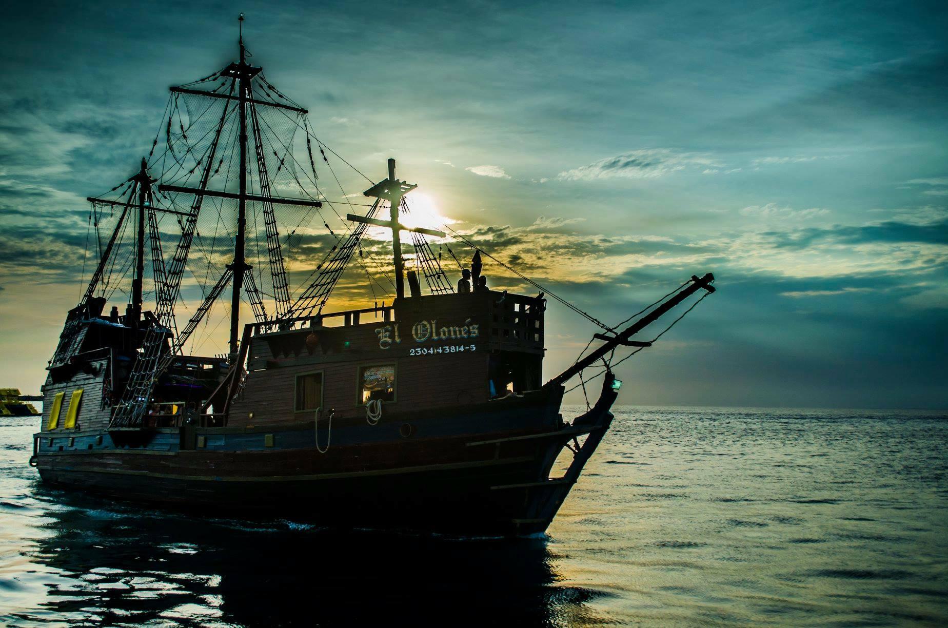 Pirate Galleon Dinner Cruise with Live Show
