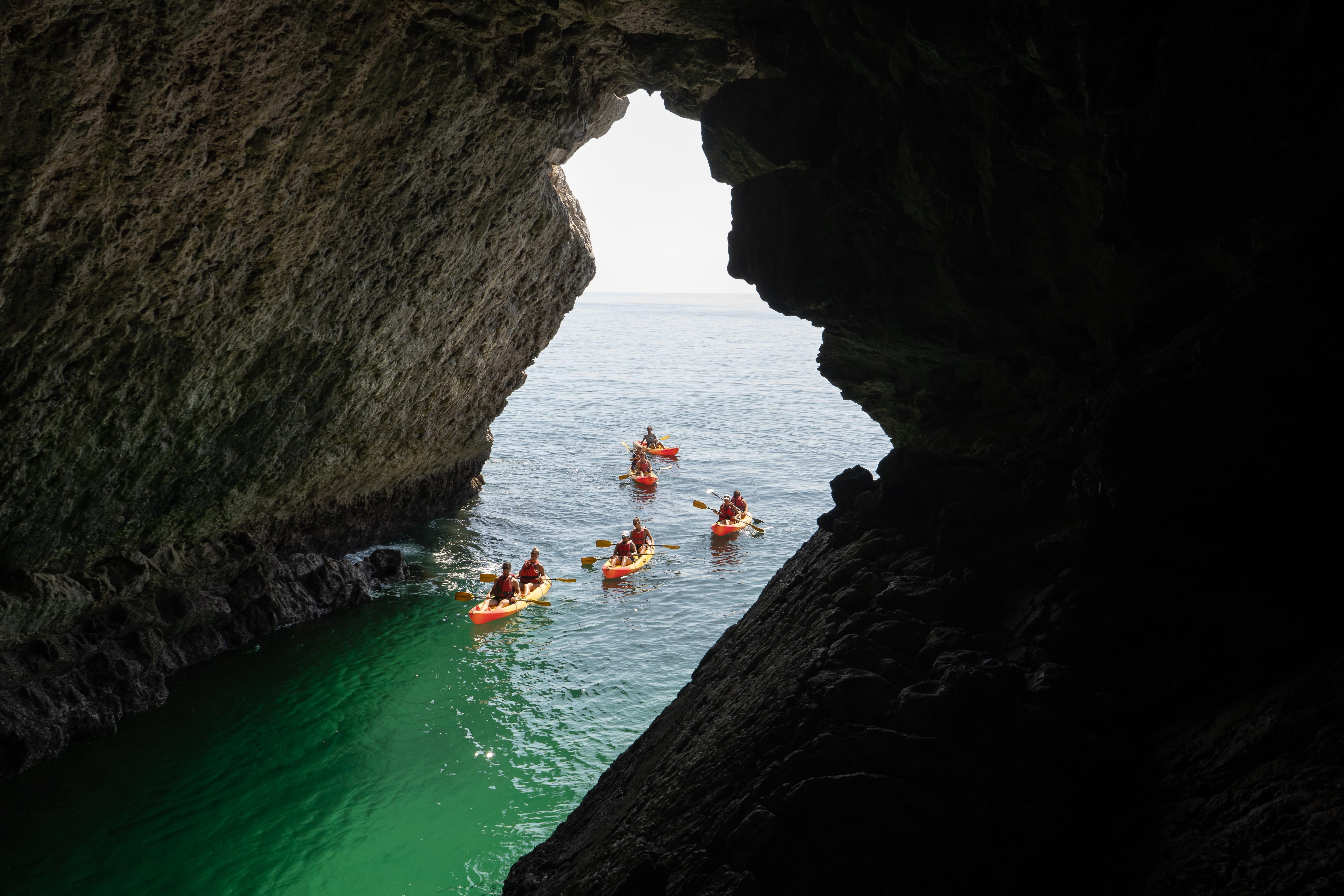 Sesimbra Kayak & Beach Picnic in Arrábida Park