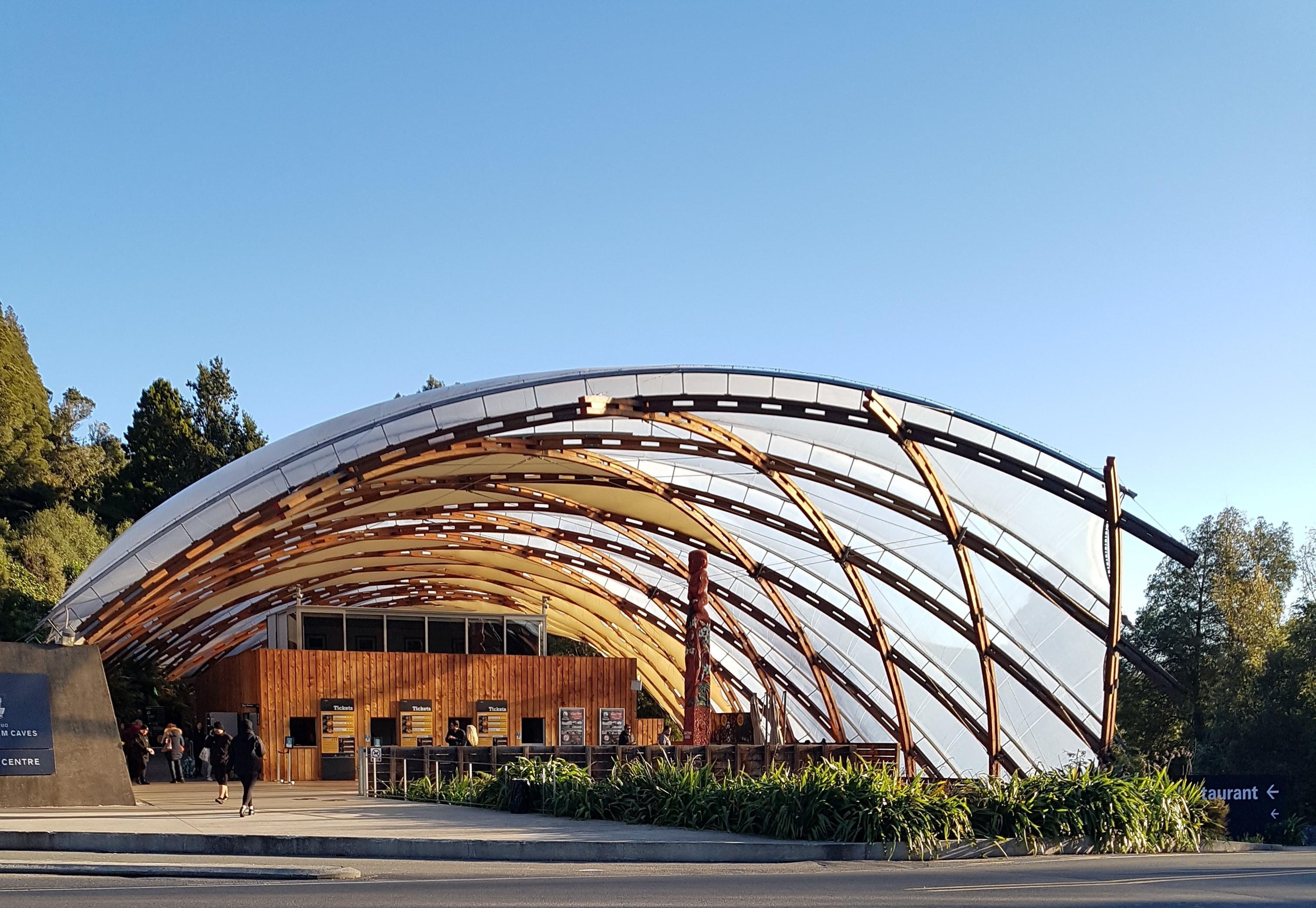 Rotorua to Auckland Transfer via Waitomo Caves