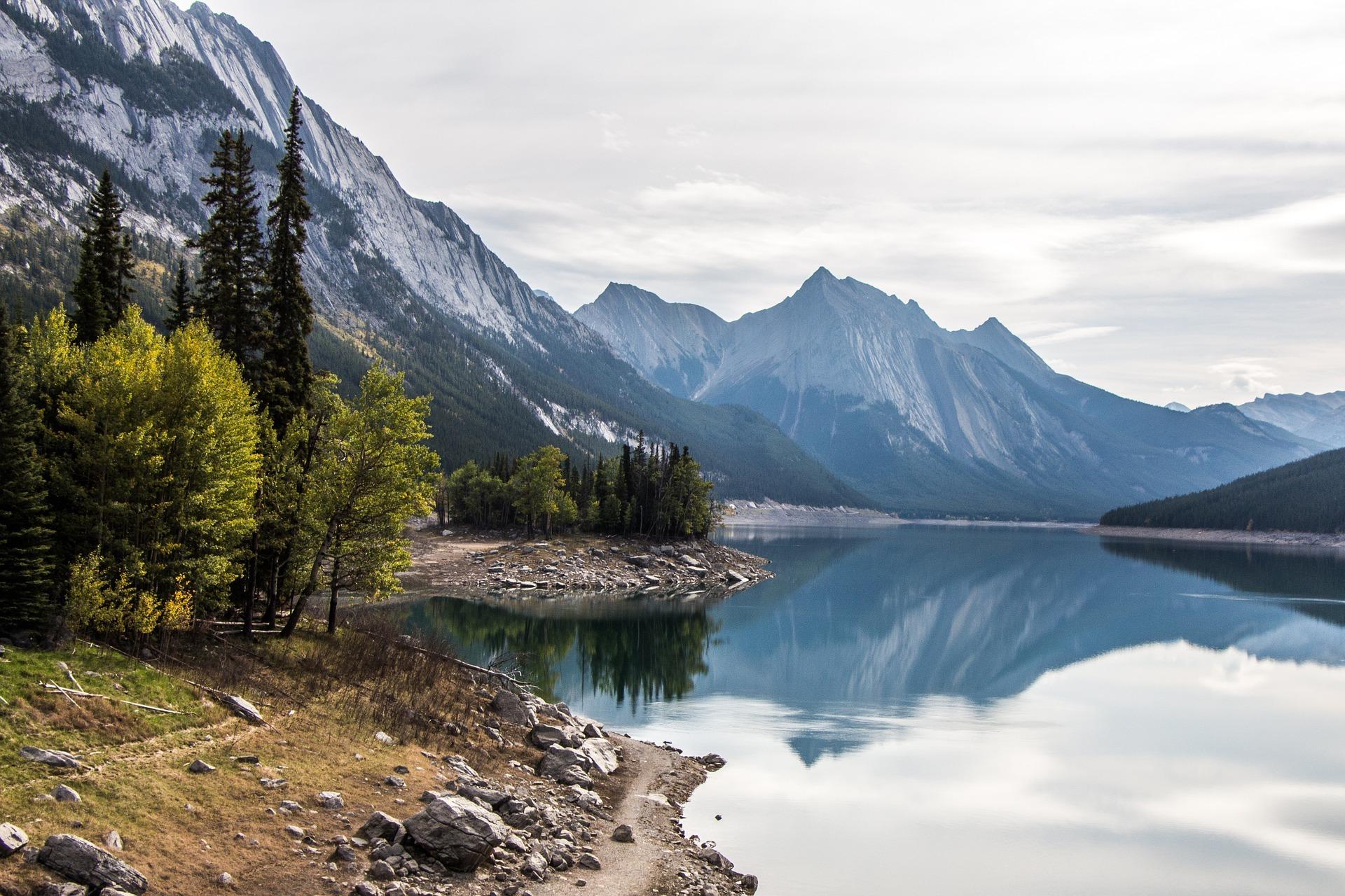Maligne Lake cruise to Spirit Island, Jasper National Park — glacier-fed turquoise water and Canadian Rockies peaks, photo 5