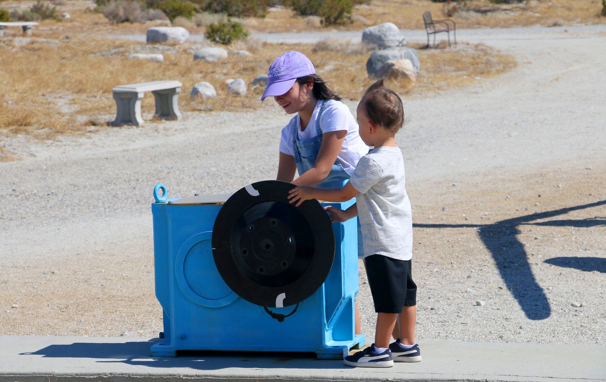 Palm Springs windmill tour - wind turbines in the San Gorgonio Pass — image 1