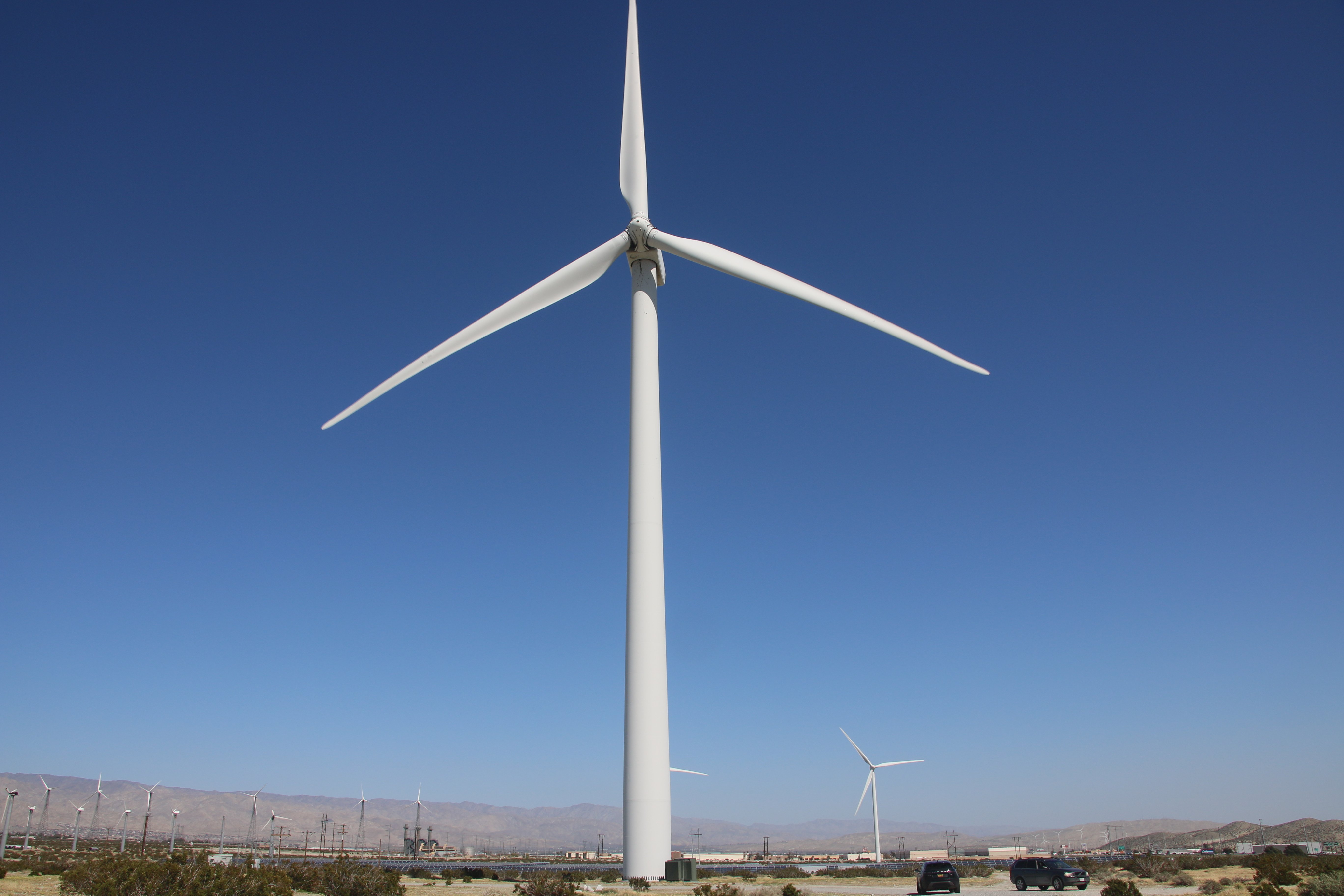 Palm Springs windmill tour - wind turbines in the San Gorgonio Pass — image 3