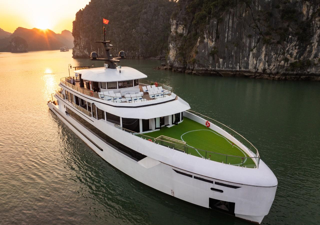 Luxury Ha Long & Lan Ha Bay Full-Day Cruise from Hanoi
