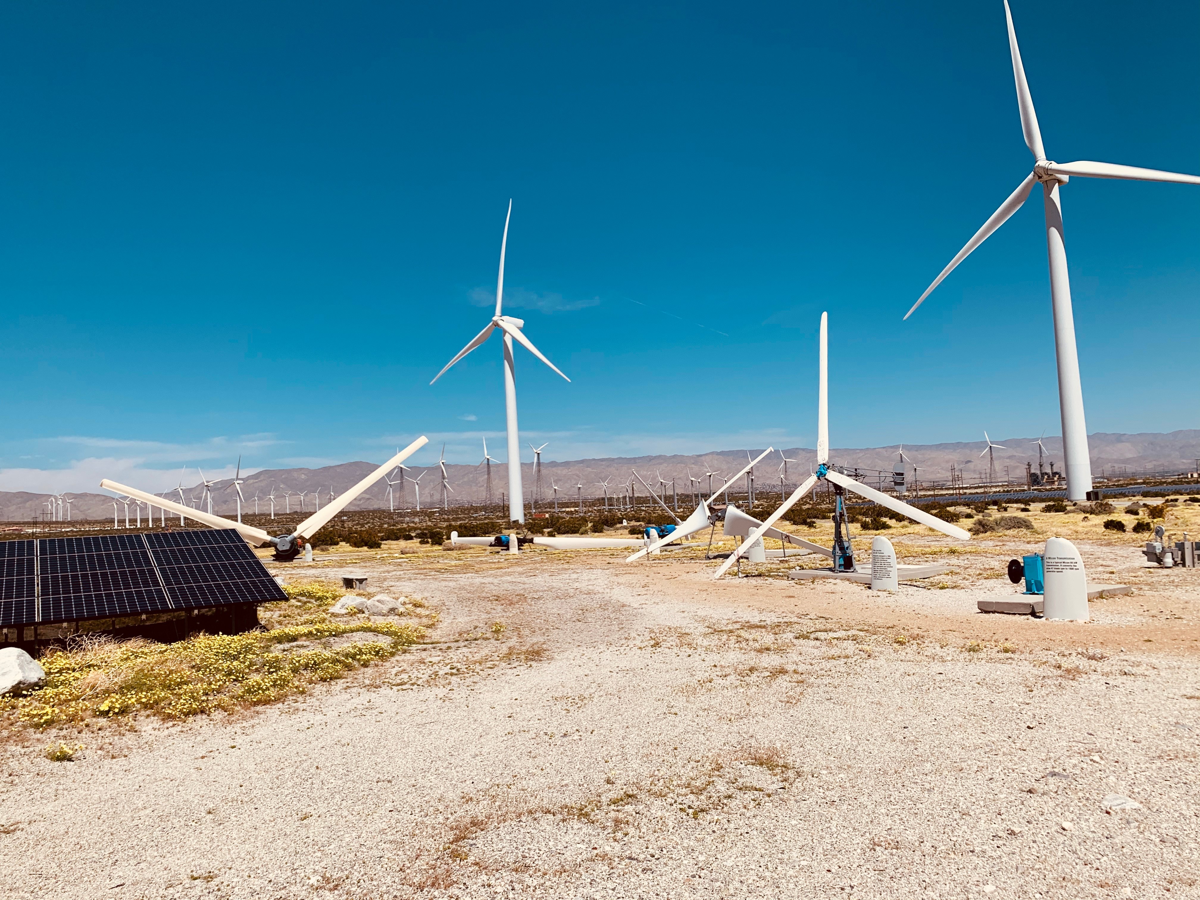 Palm Springs windmill tour - wind turbines in the San Gorgonio Pass — image 4