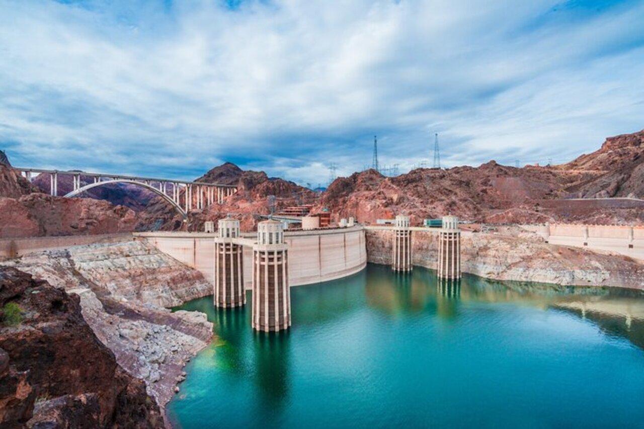 Las Vegas: Hoover Dam & Red Rock Canyon Combo Day Tour