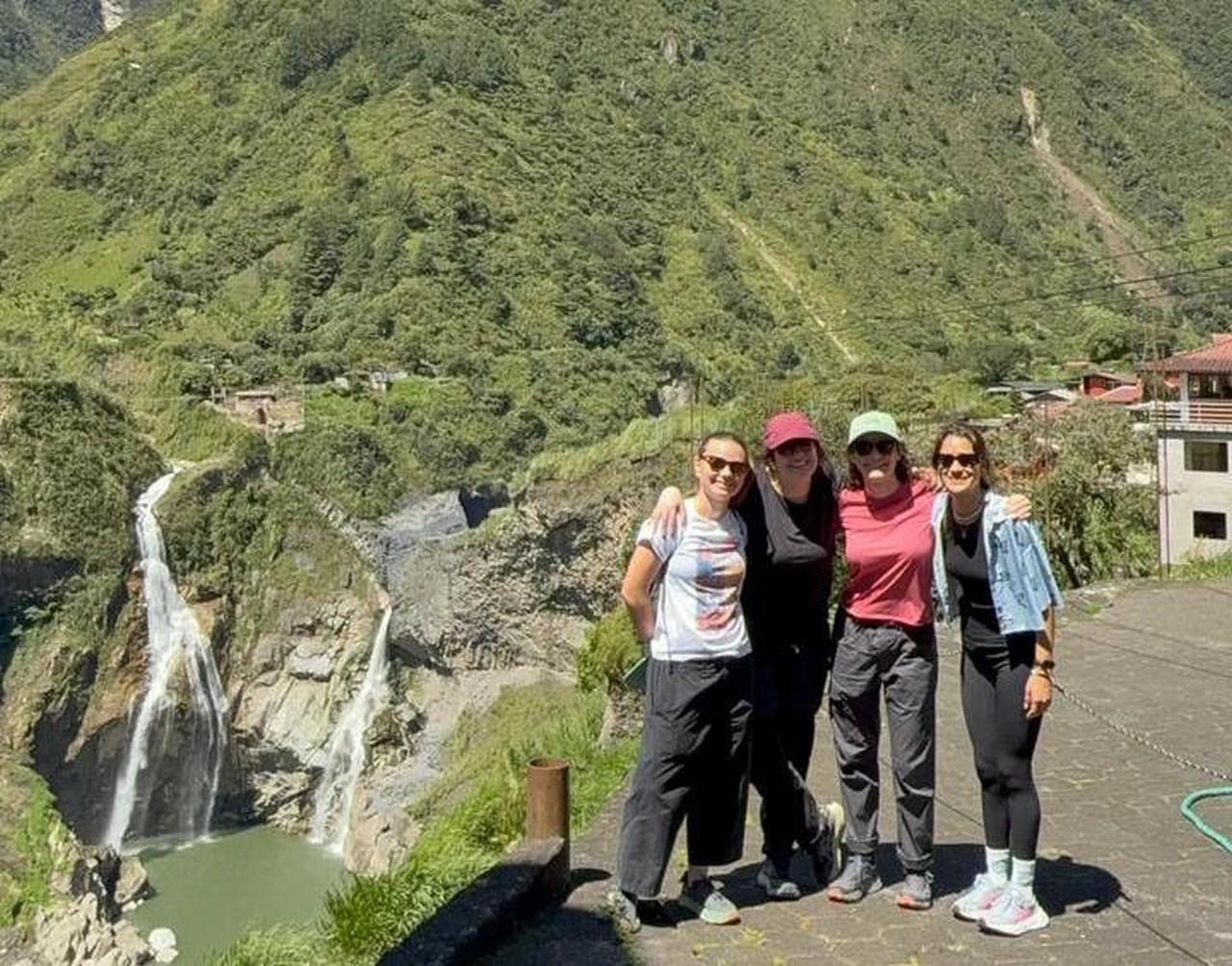 Baños 8-Waterfall Route: Guided Day Tour with Lunch