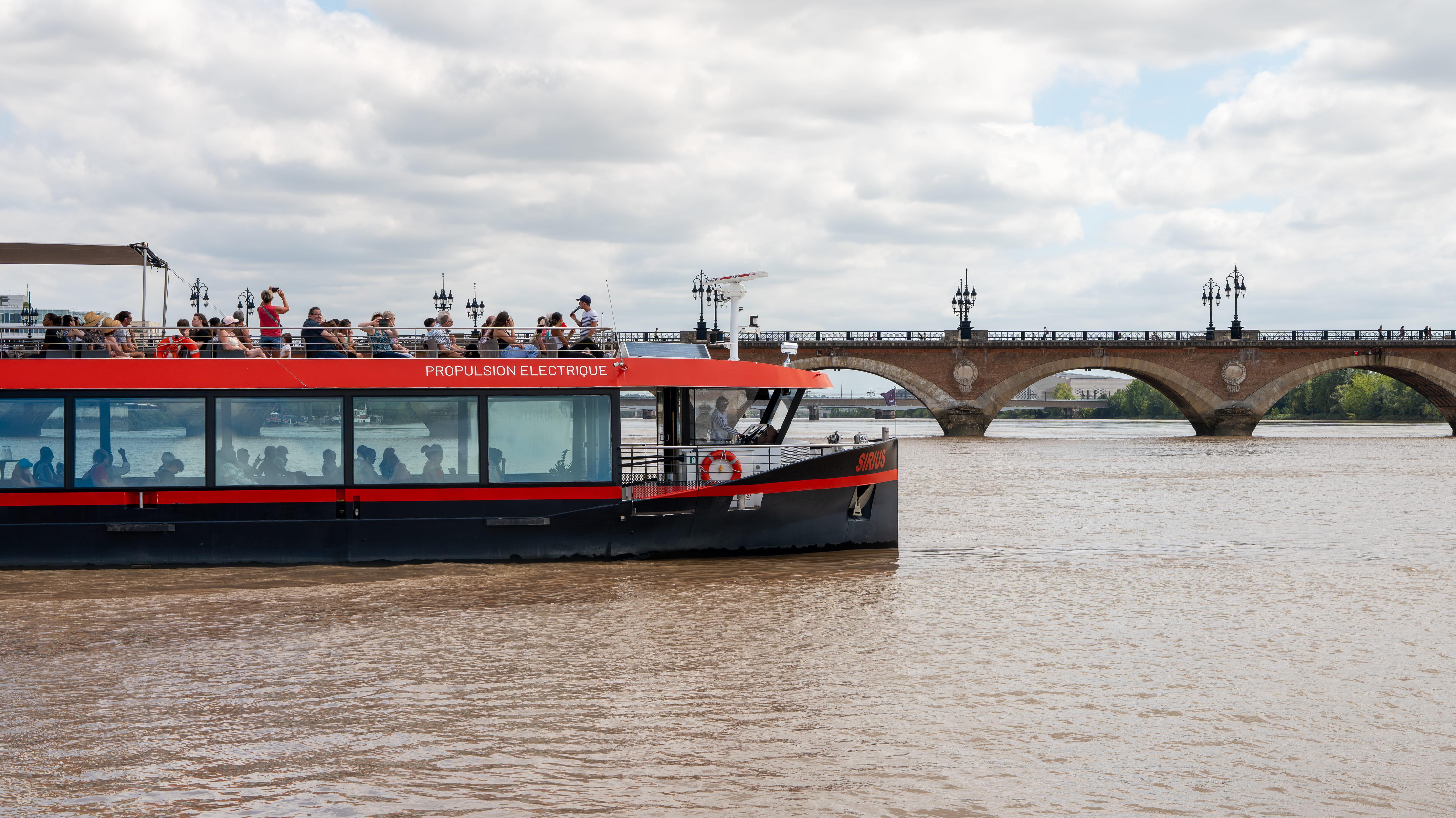 Garonne River Sightseeing Cruise with Wine & Canelé