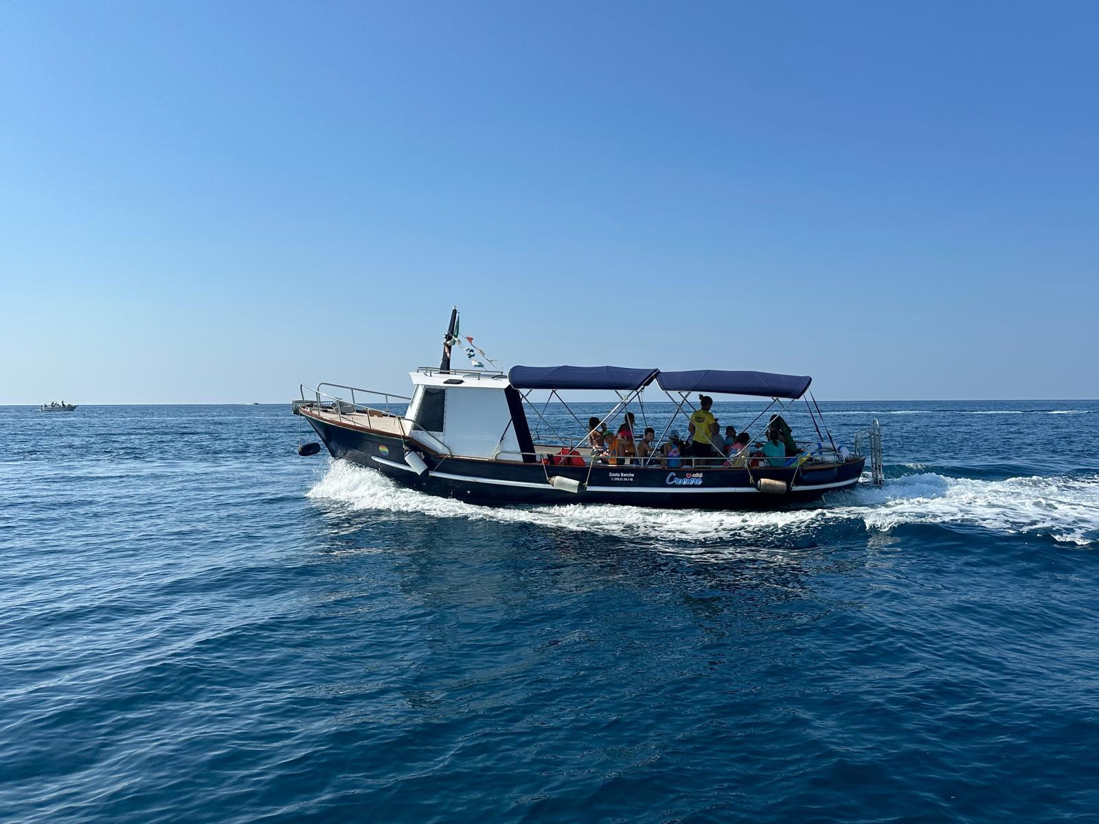 Seven Beaches Gozzo Boat Tour in Gaeta