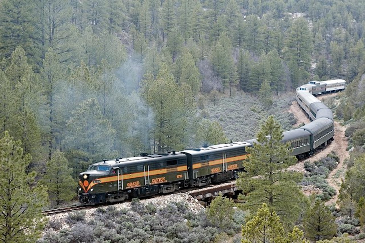Grand Canyon Historic Railway & Guided Rim Tour from Flagstaff