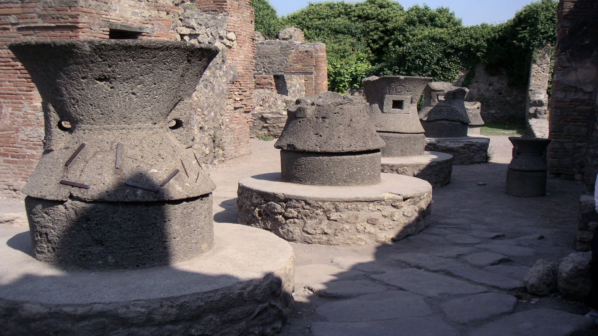 Sorrento: Pompeii & Herculaneum Full-Day Tour with Skip-the-Line Access