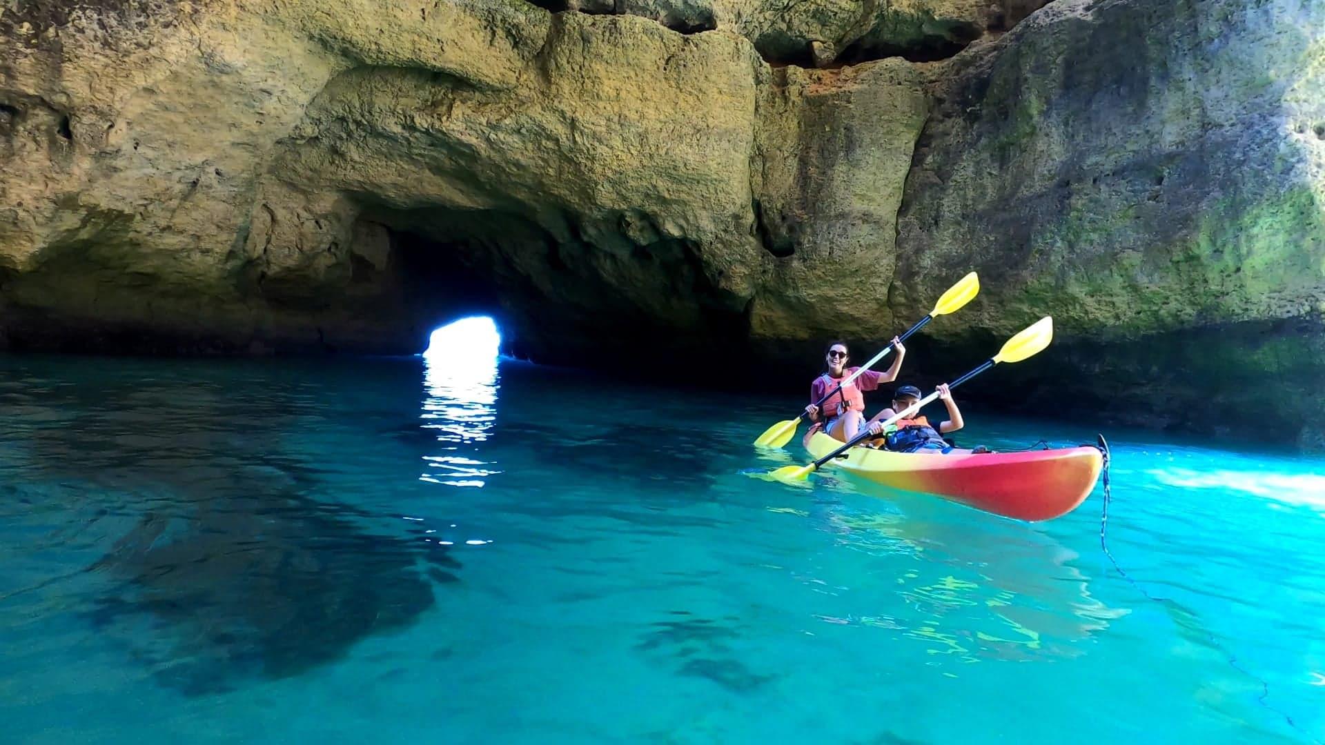 Portimão: Benagil Caves Kayak & Catamaran Tour
