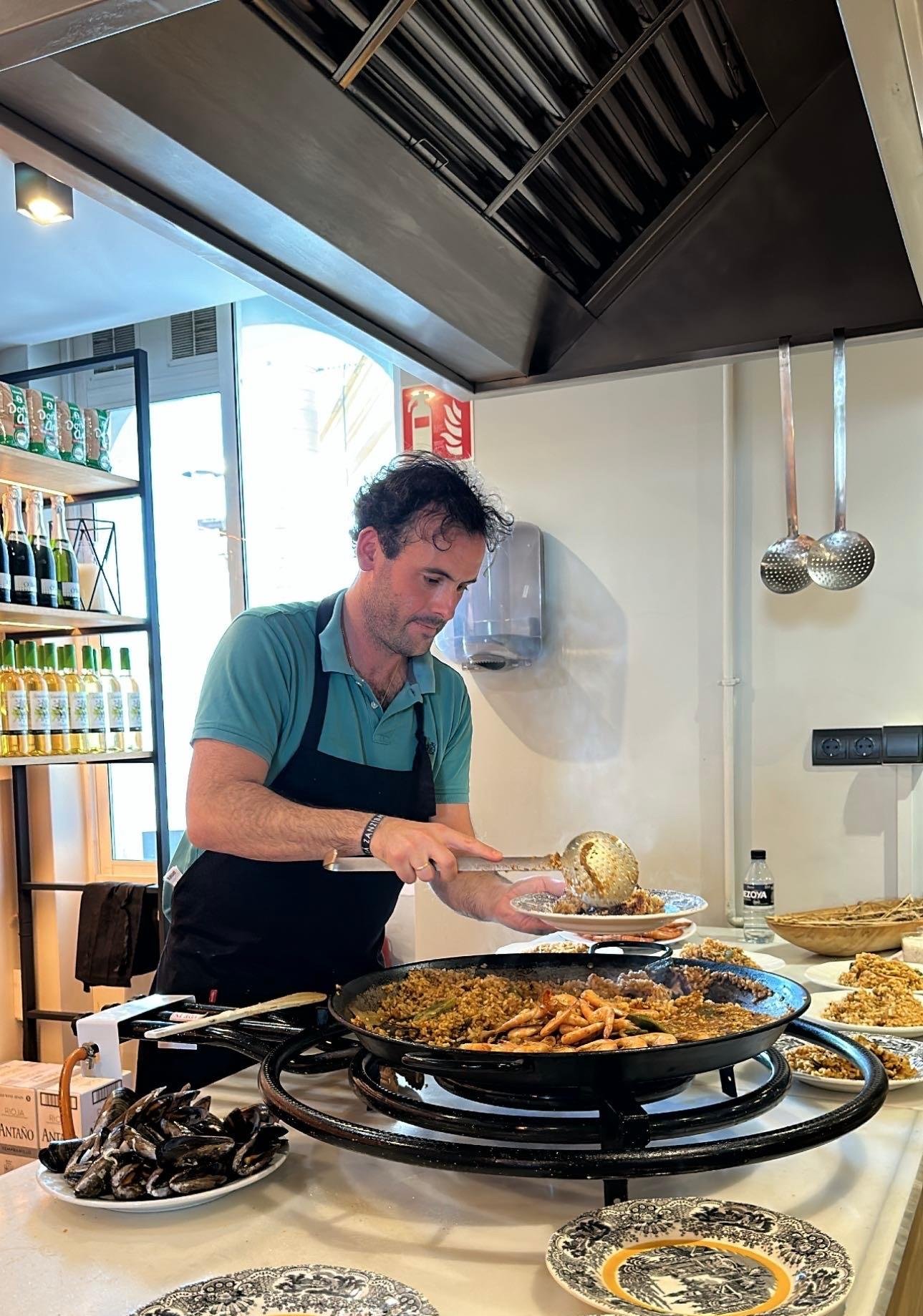 paella cooking class in Seville — photo 1