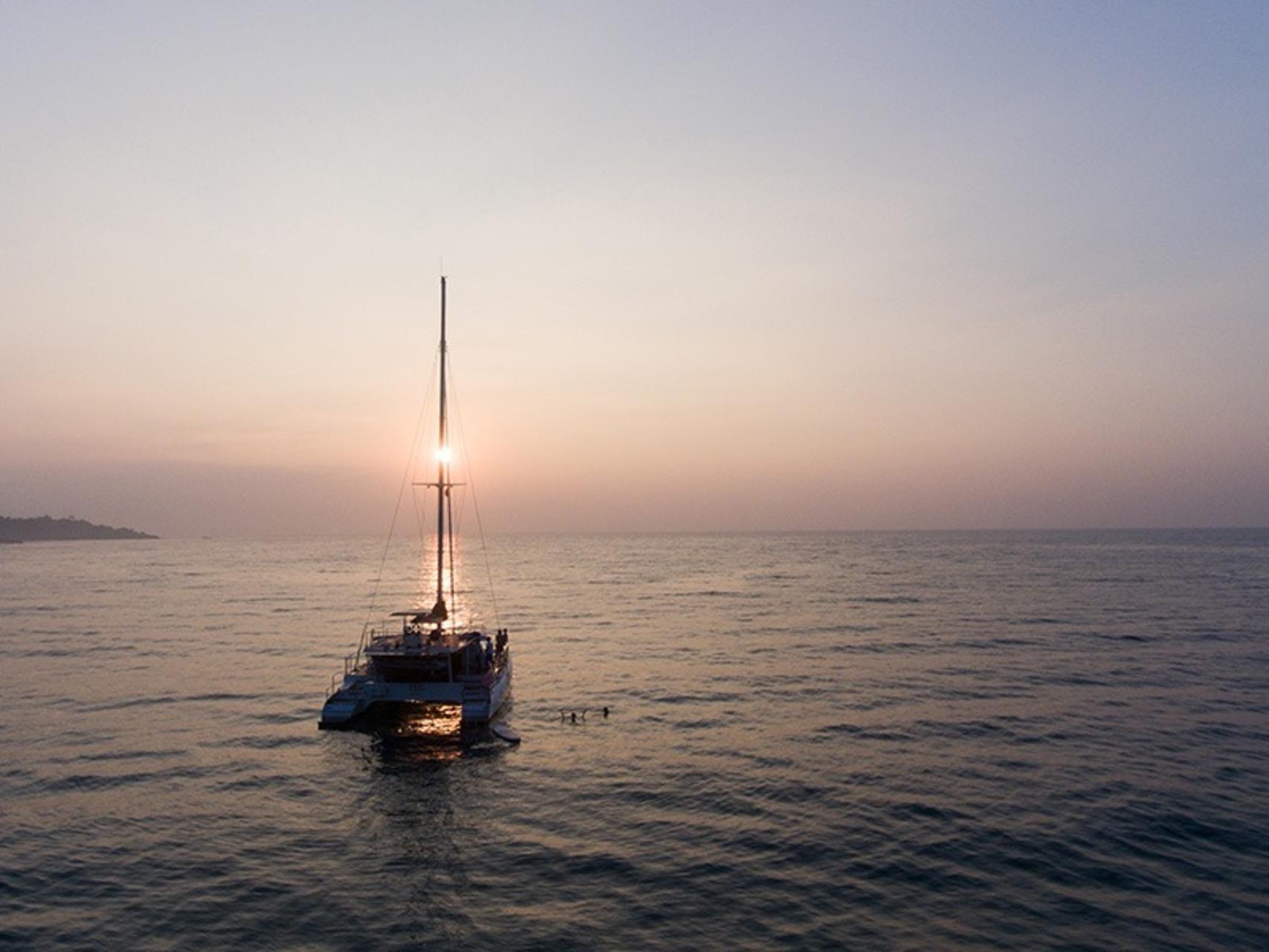 Luxury Yacht Whale Watching Expedition in Mirissa