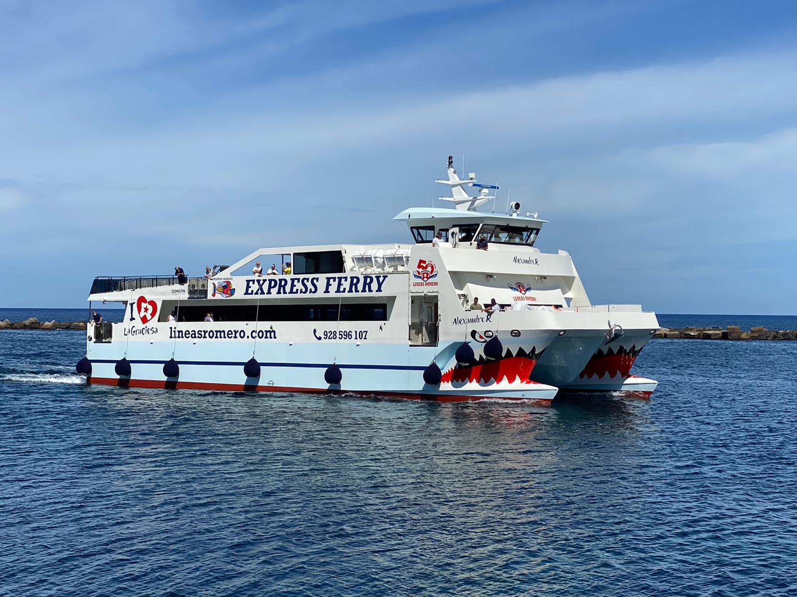 La Graciosa Round-Trip Ferry with Hotel Pickup