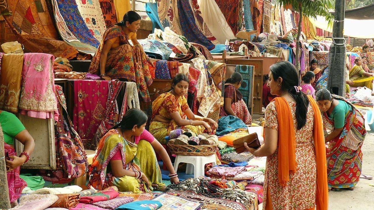 Delhi Personal Shopping Tour with Local Female Expert