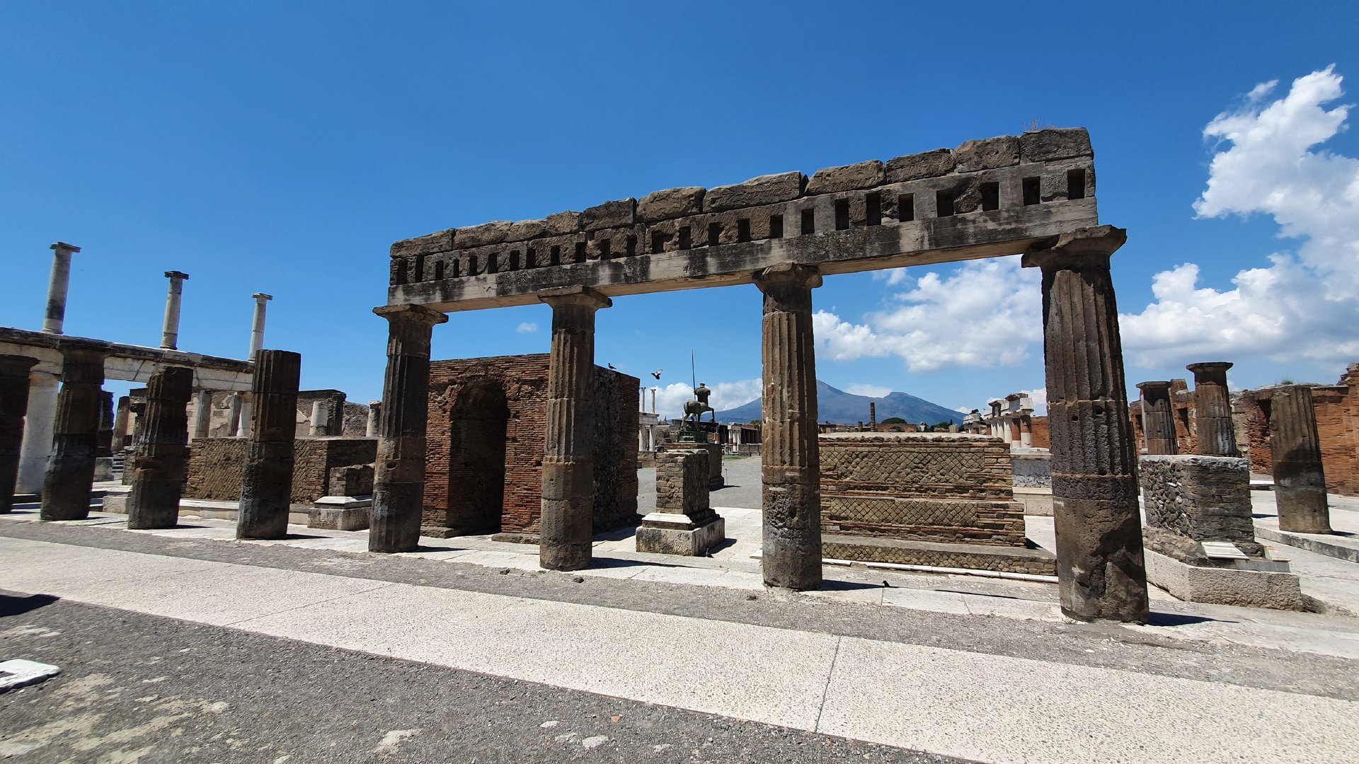 Sorrento to Pompeii Express: Skip-the-Line Guided Train Tour
