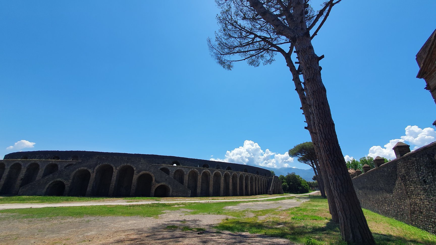 Sorrento to Pompeii Express: Skip-the-Line Guided Train Tour