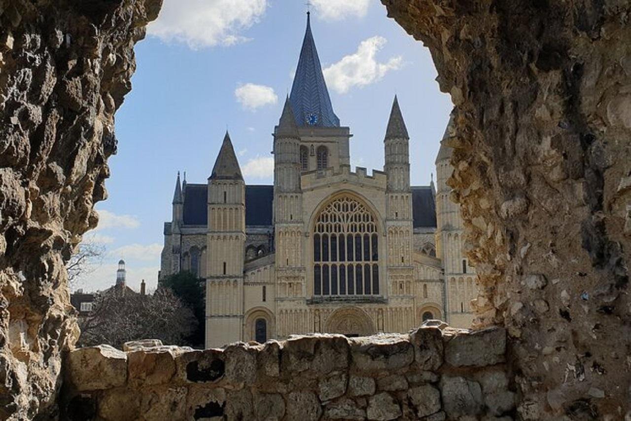 Private Full-Day Kent Heritage Tour: Leeds Castle, Canterbury & Dover