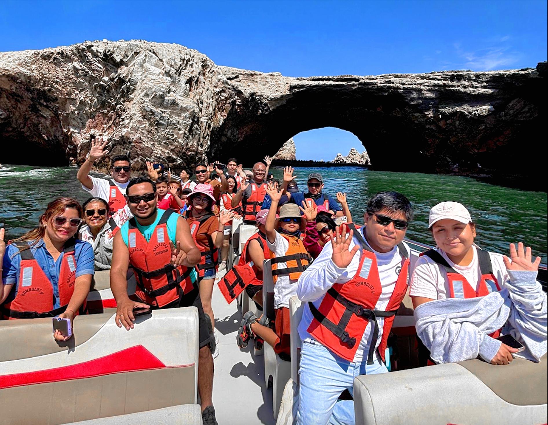 Aventura de día completo en Paracas, Ica y Huacachina desde Lima