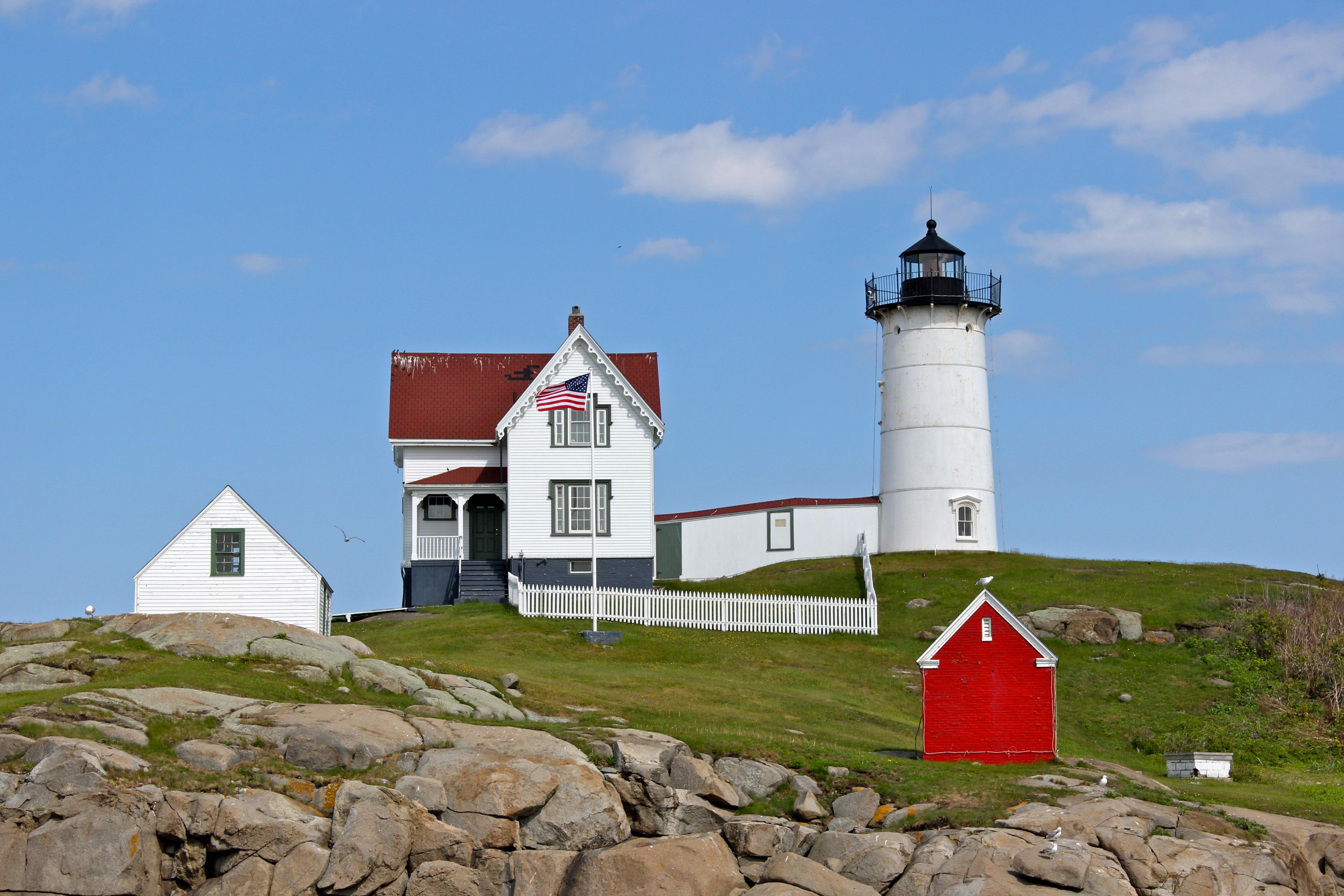 Maine Coastal Explorer: Kennebunkport, Nubble Light & Ogunquit Day Tour