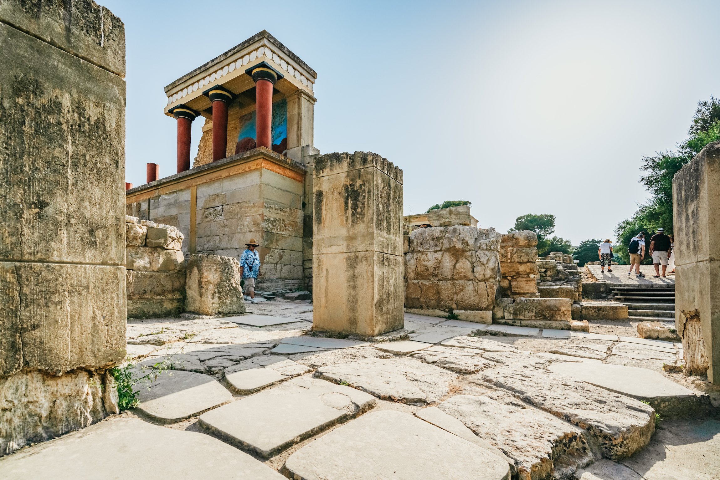 Knossos Palace guided tour Crete — Minoan throne room, grand staircase, bull-leaping frescoes, central court — image 7